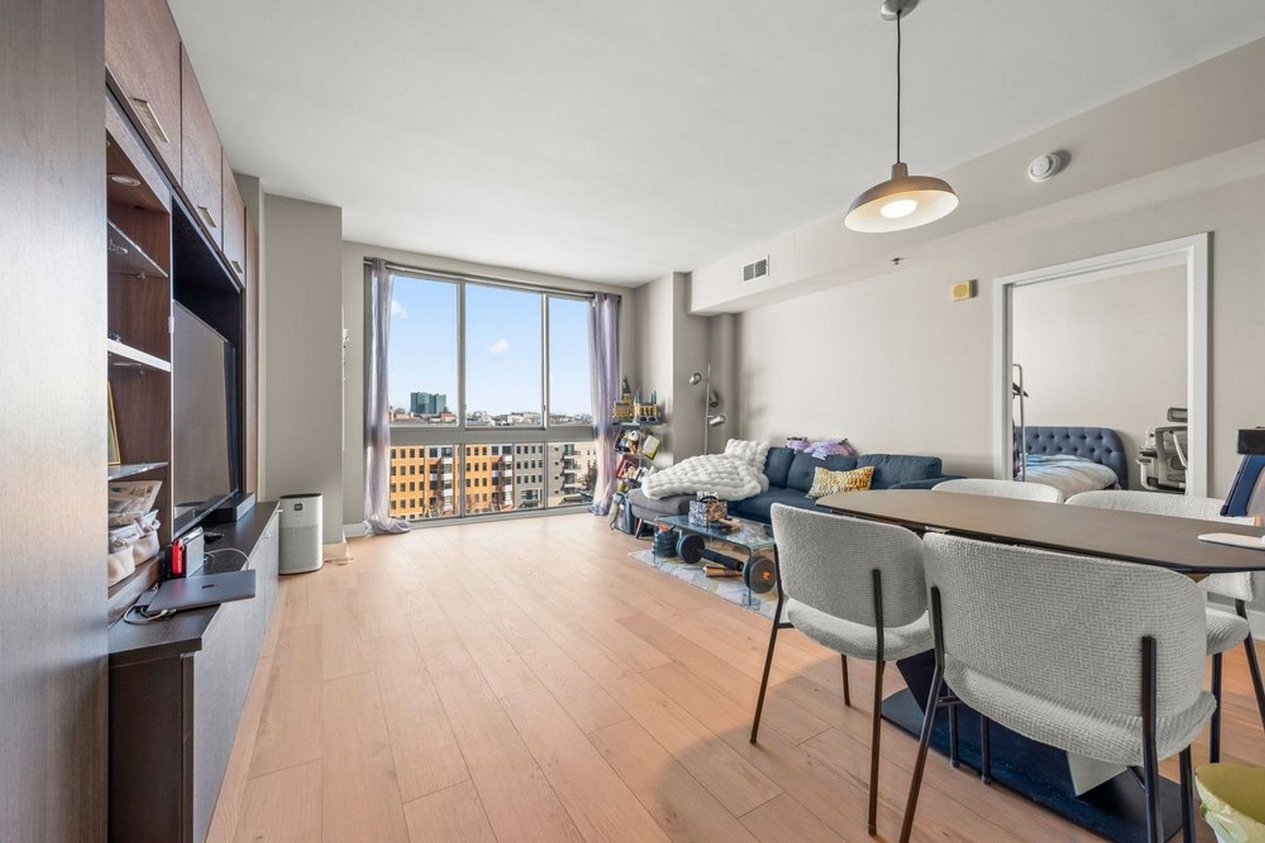 800 Jackson St Unit# 707