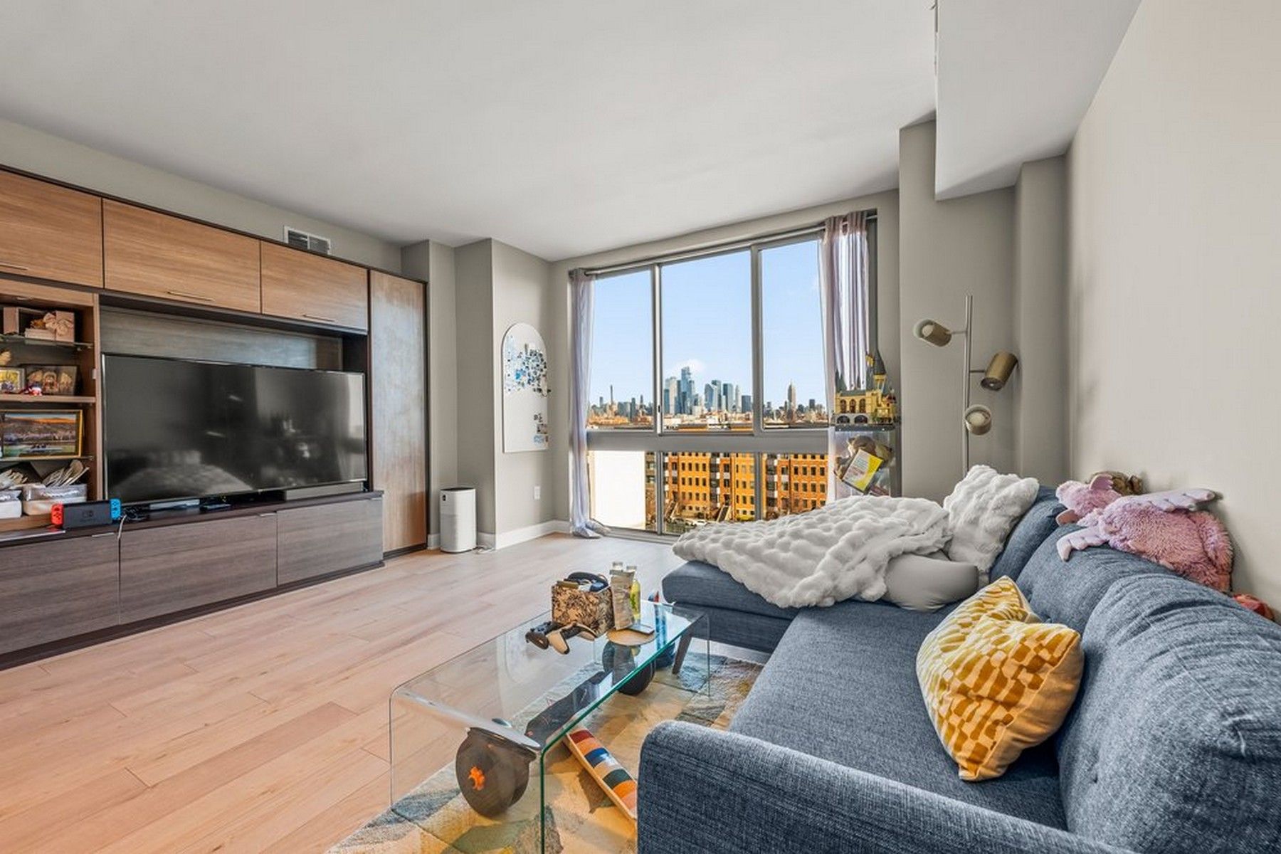 800 Jackson St Unit# 707