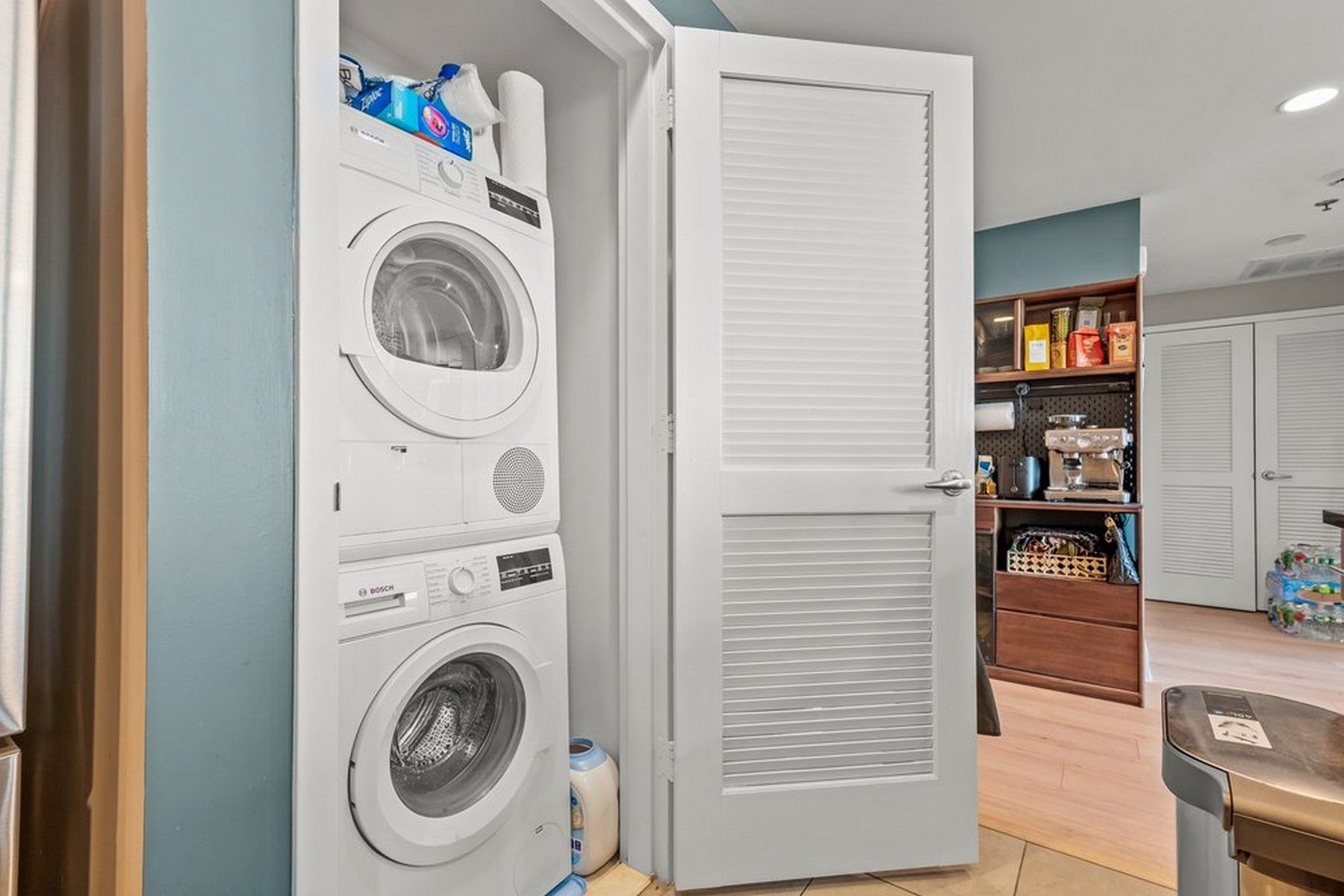 800 Jackson St Unit# 707