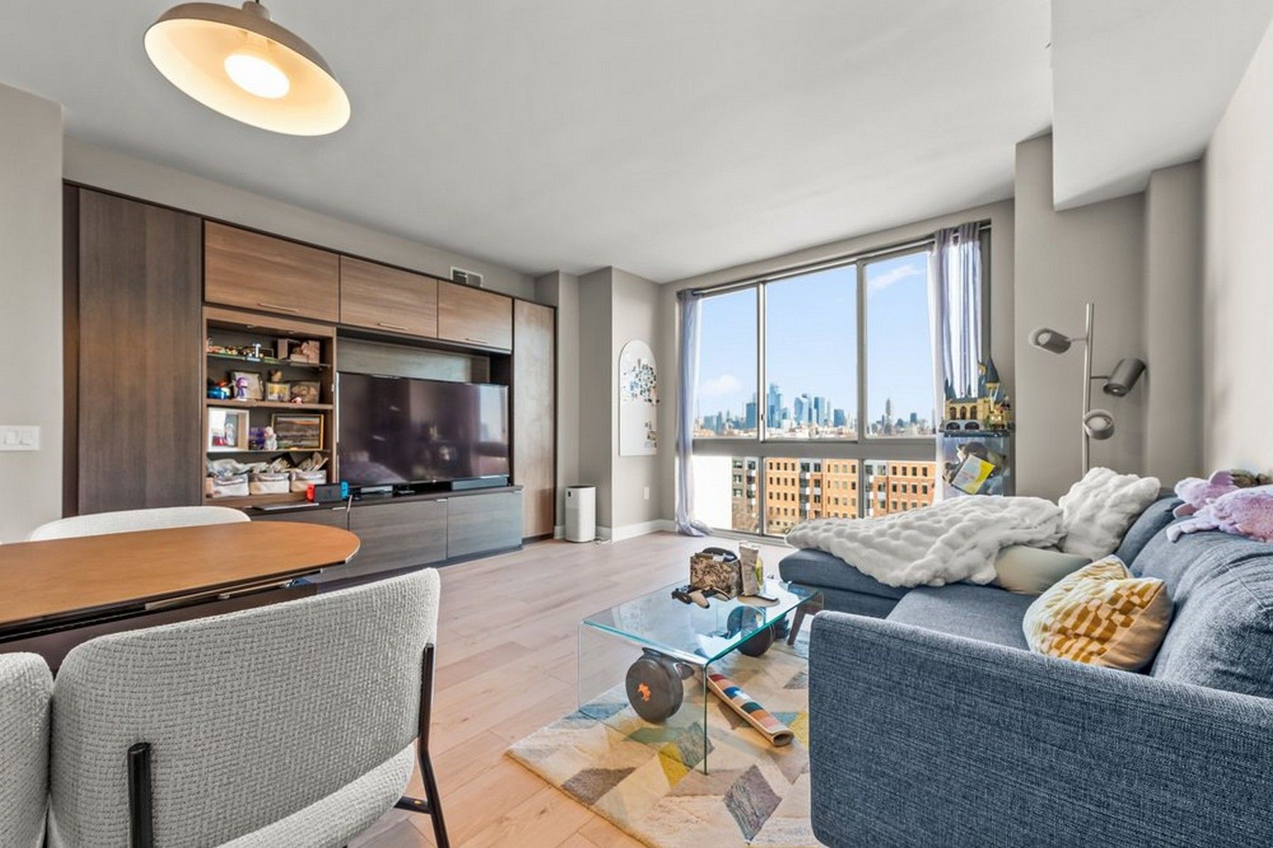 800 Jackson St Unit# 707