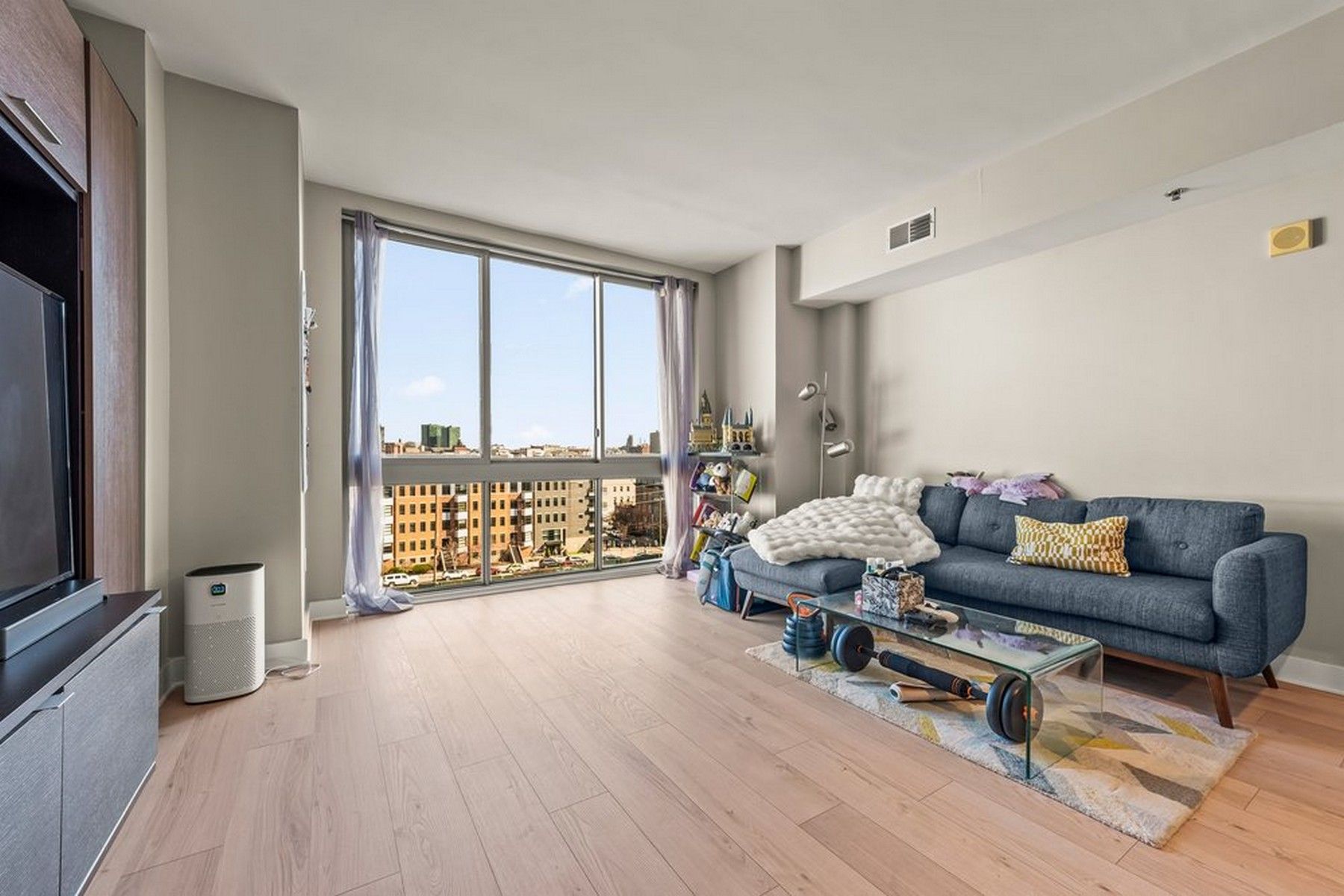 800 Jackson St Unit# 707