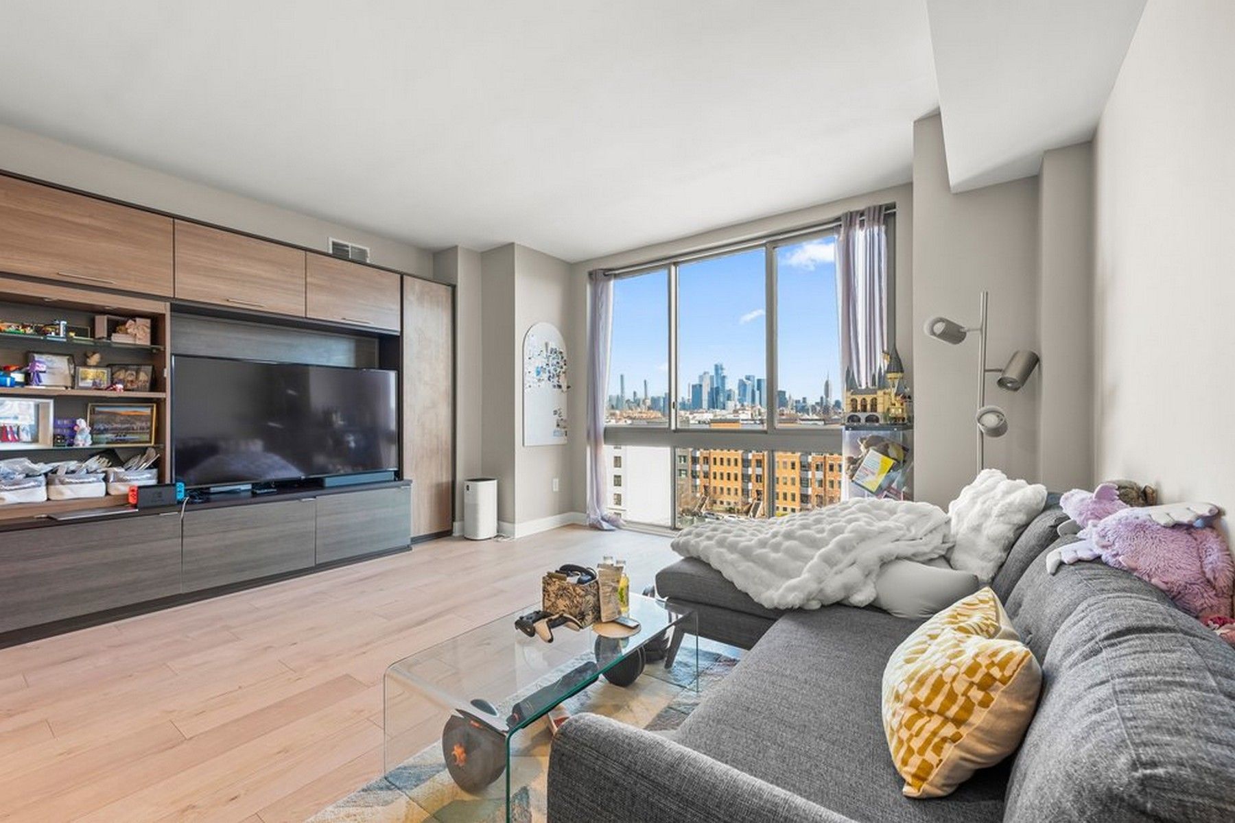 800 Jackson St Unit# 707