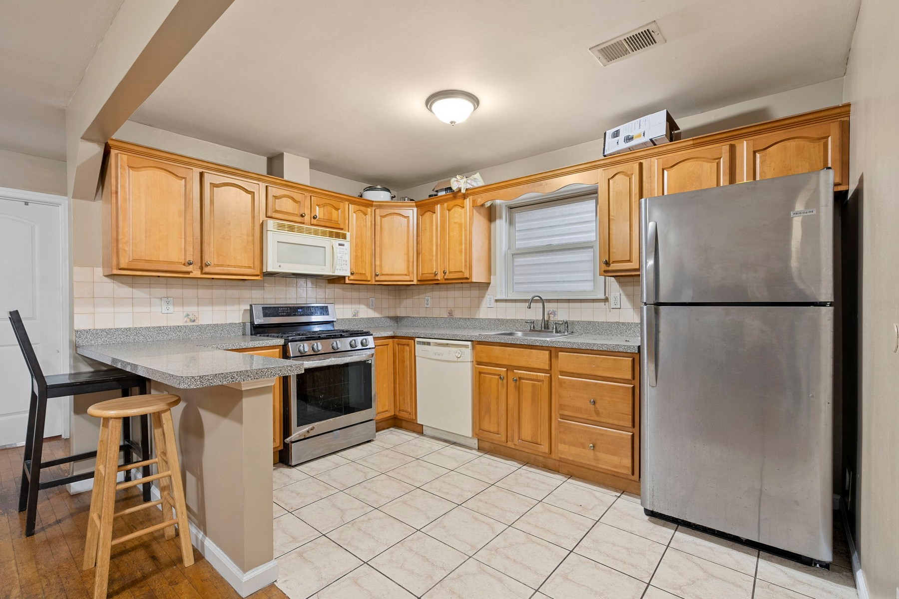 83 Oakland Ave 