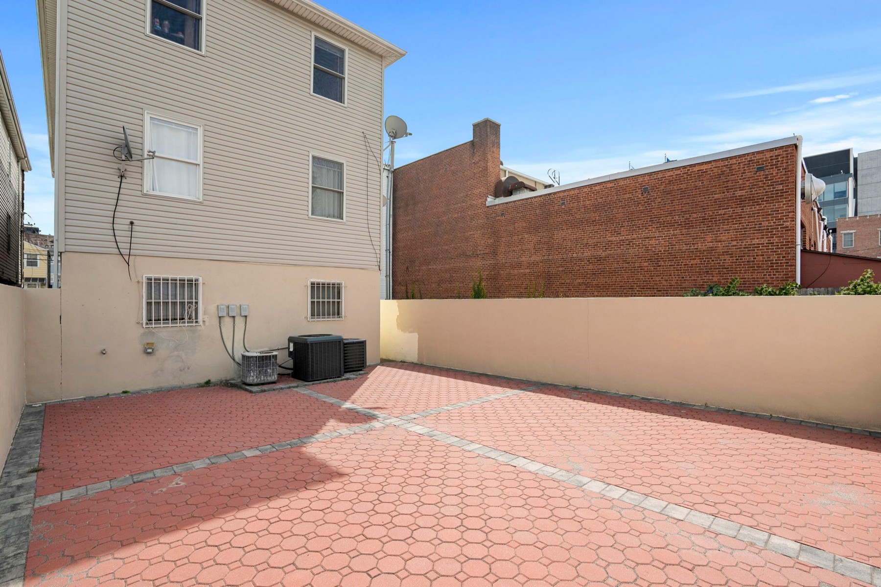 83 Oakland Ave 