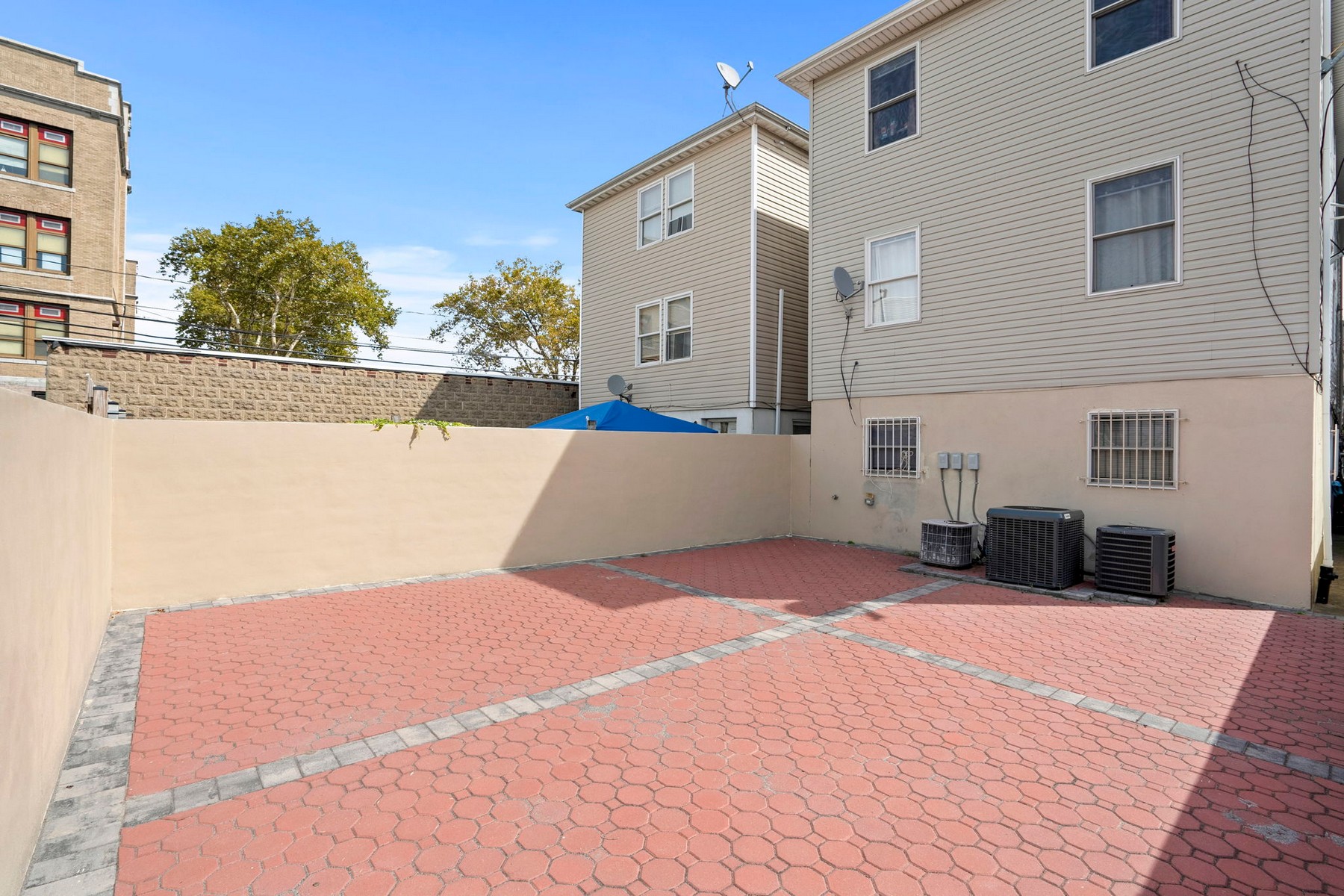 83 Oakland Ave 
