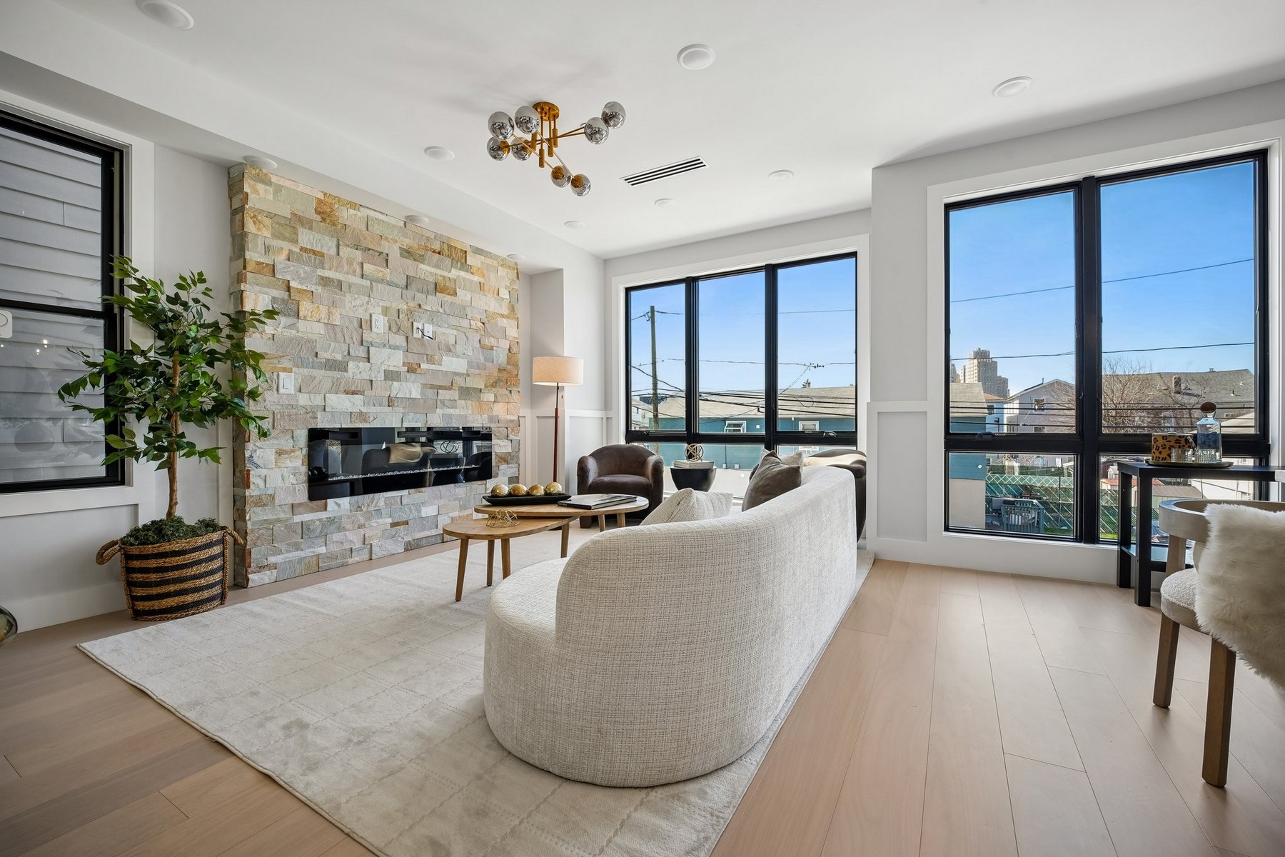 6 Elizabeth St Unit# 2