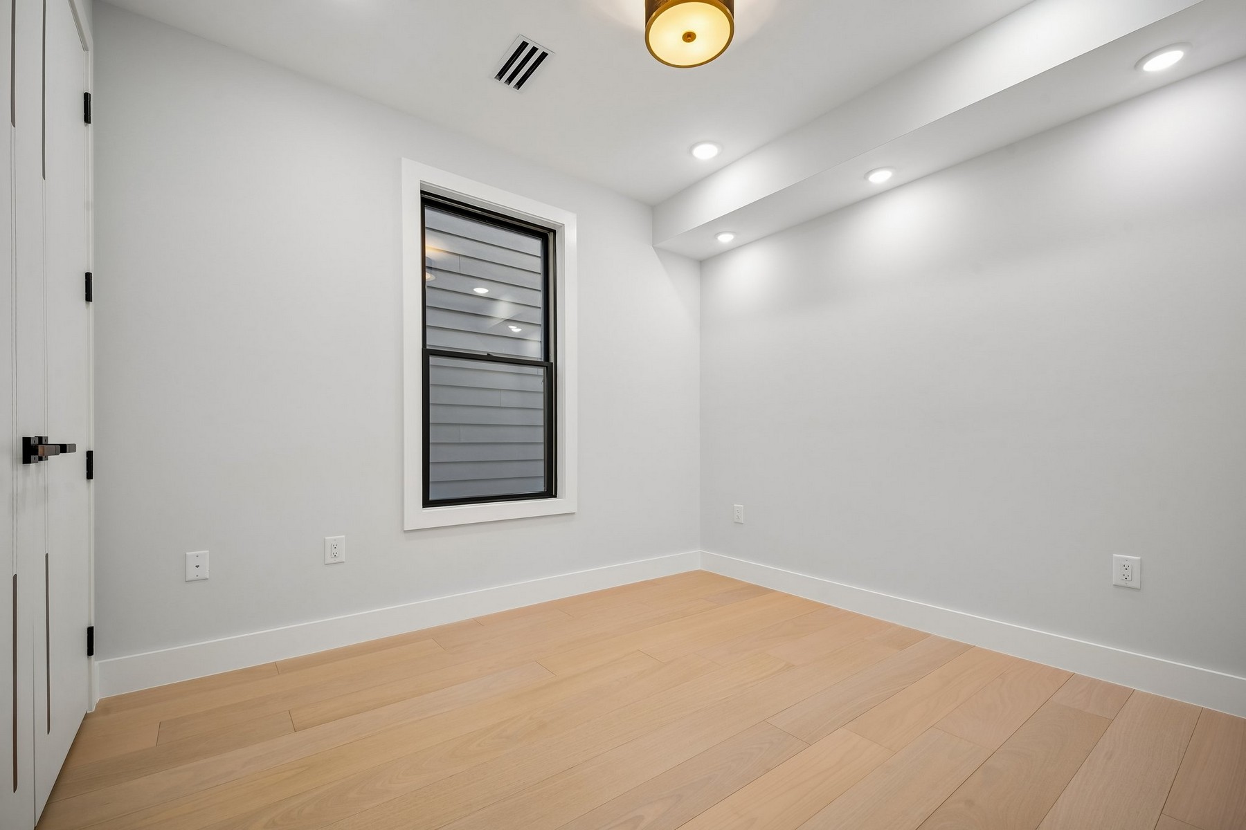 6 Elizabeth St Unit# 2