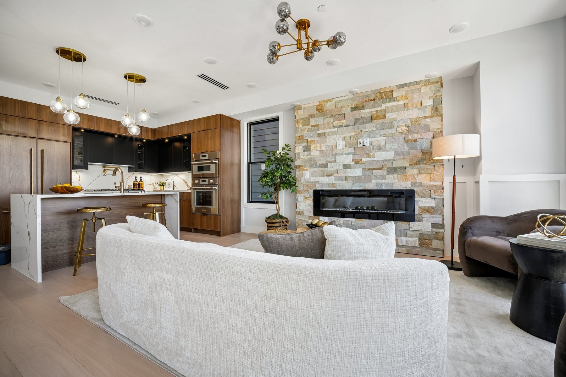 6 Elizabeth St Unit# 2