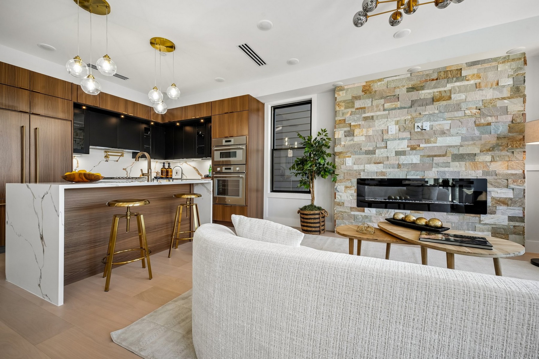 6 Elizabeth St Unit# 2