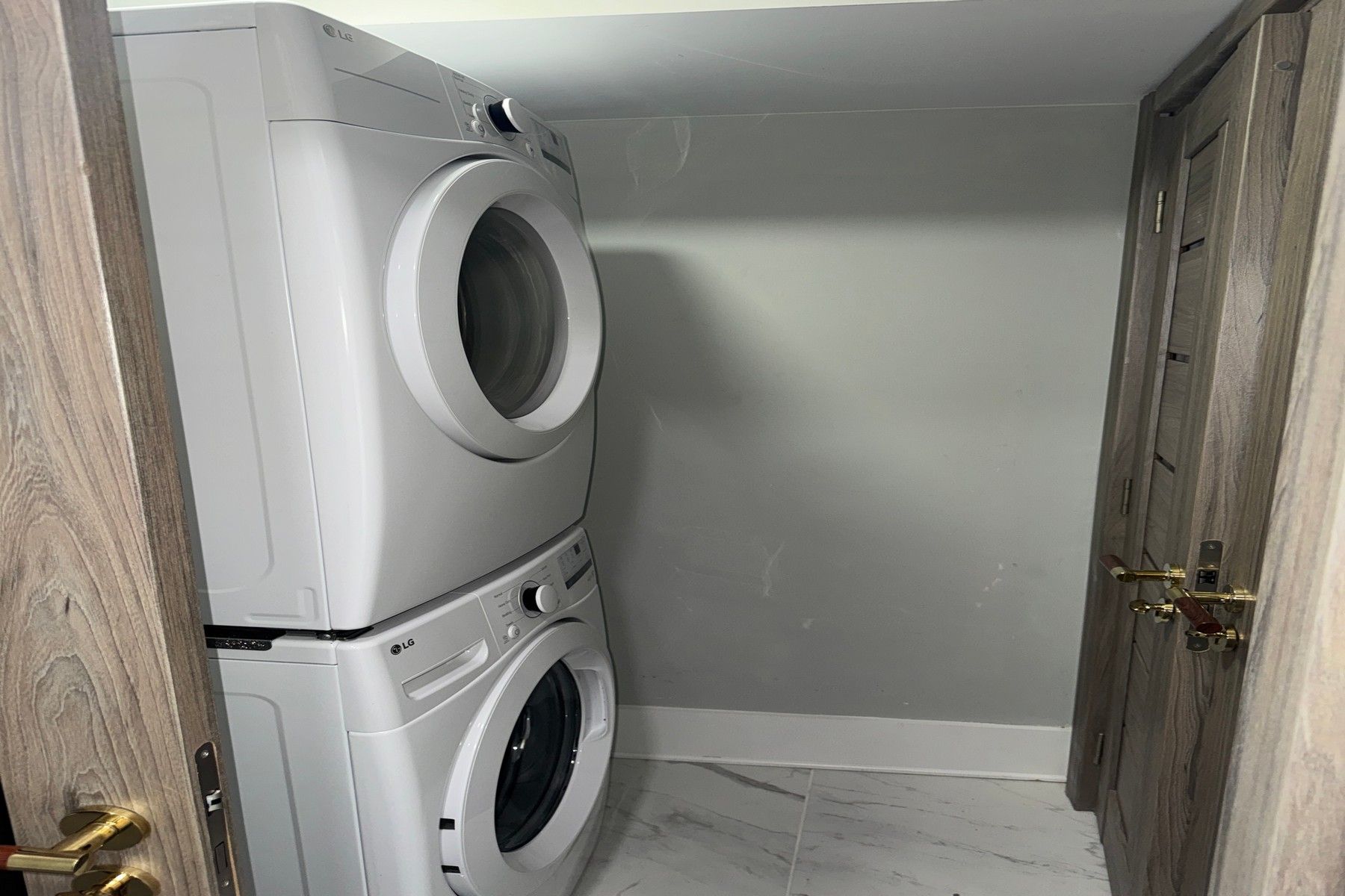 76 Corbin Ave Unit# 4