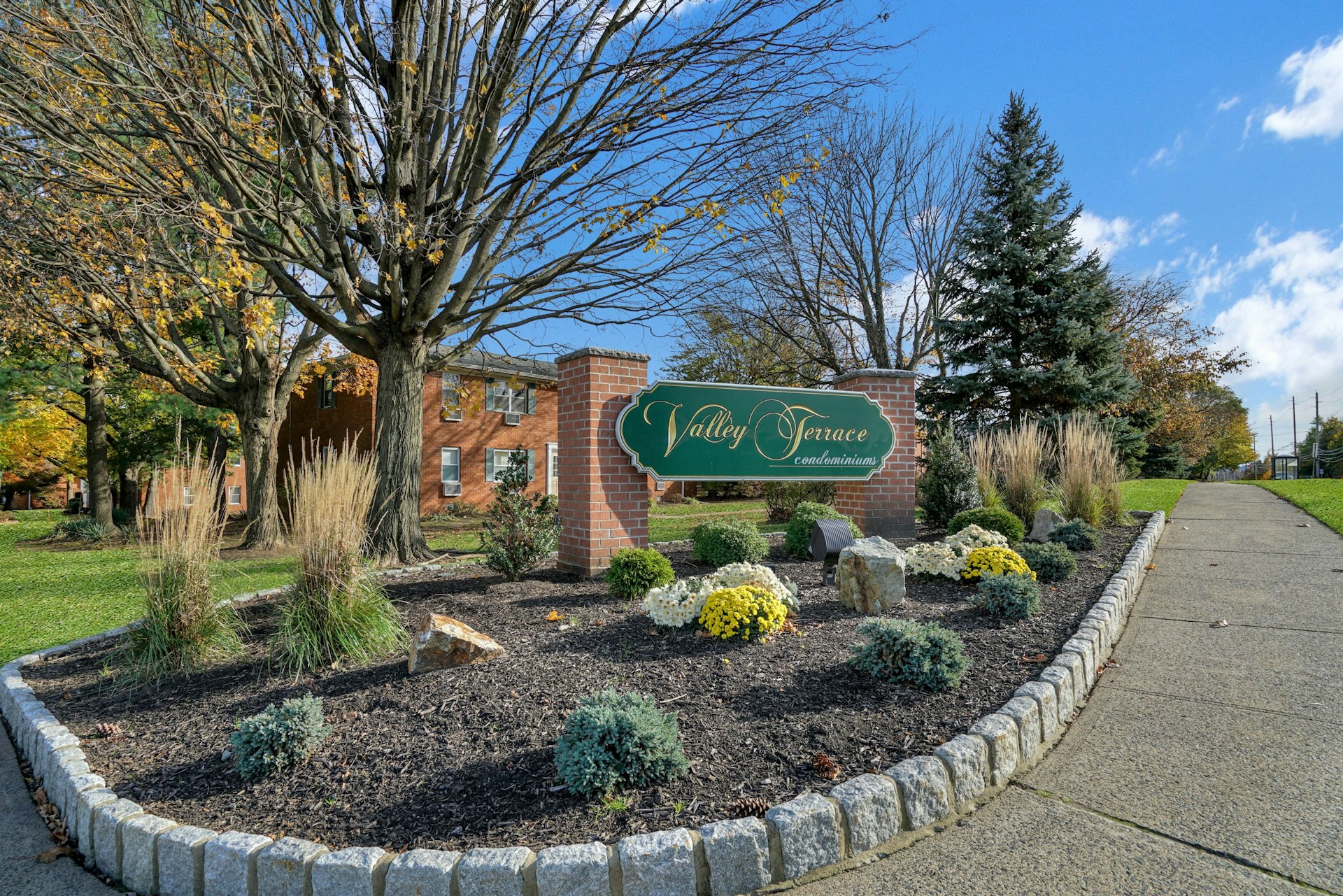 37 Knox Terrace #2B 