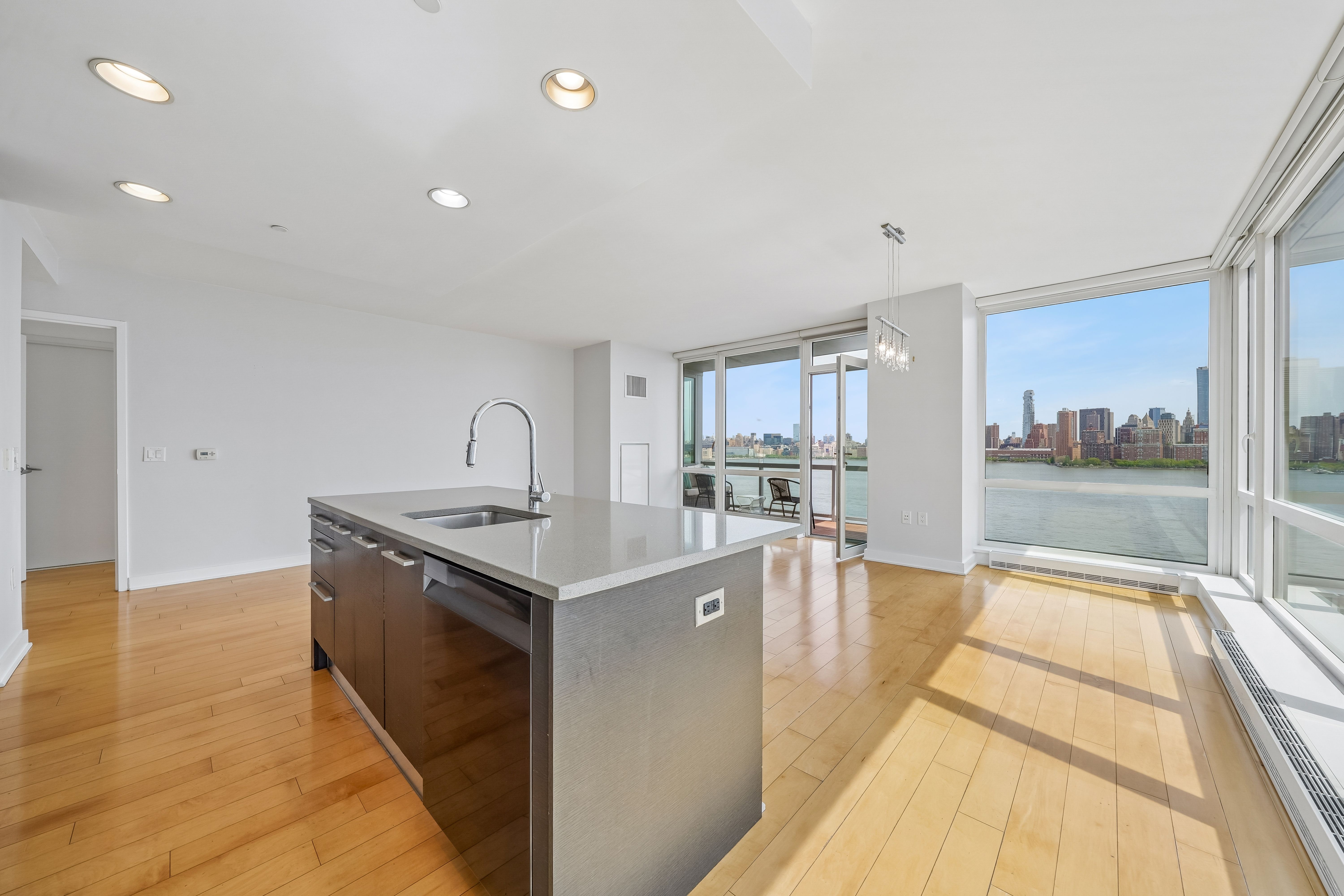 2 2nd Street 1605 