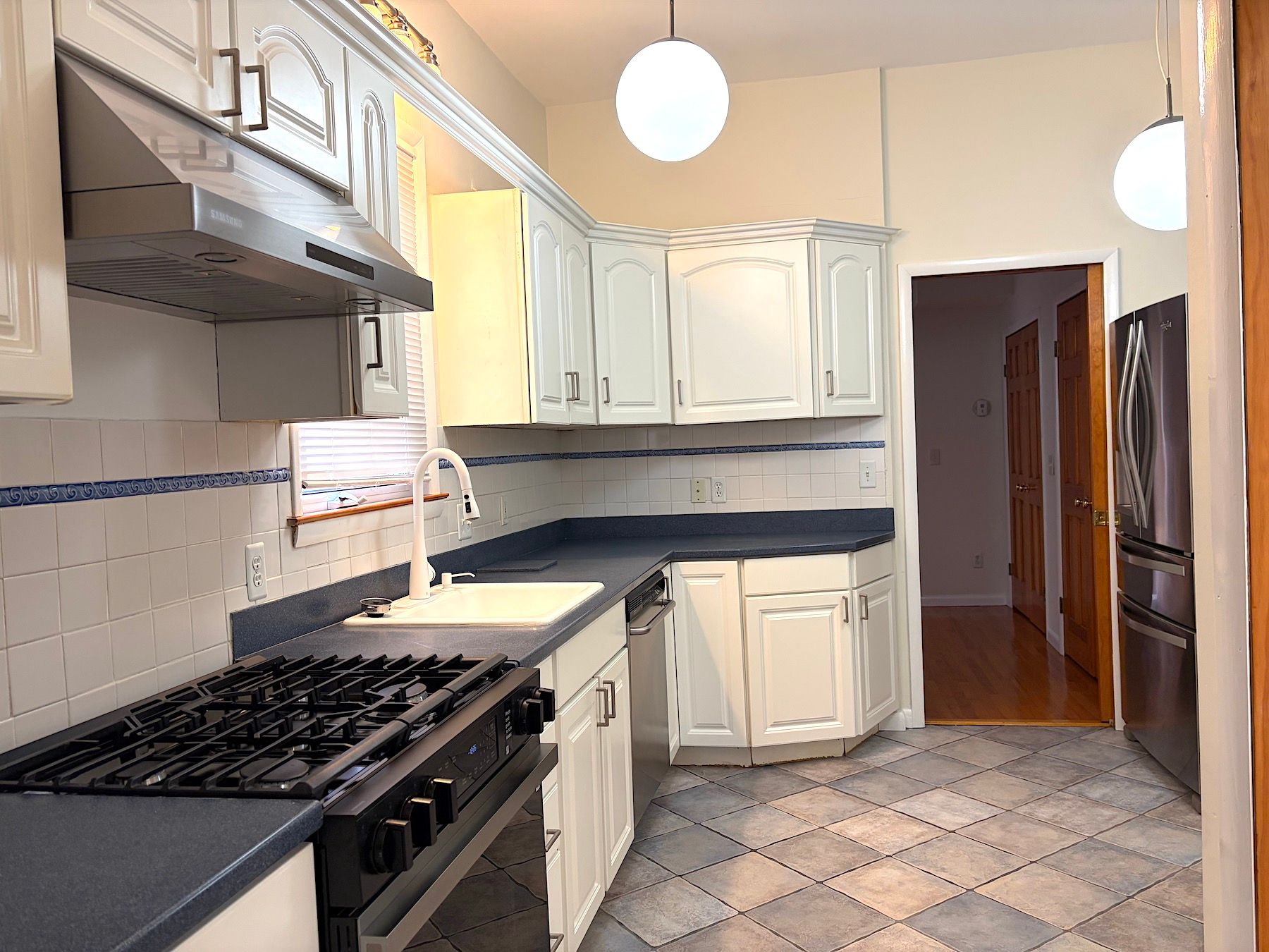 284 Magnoila Ave  #1 