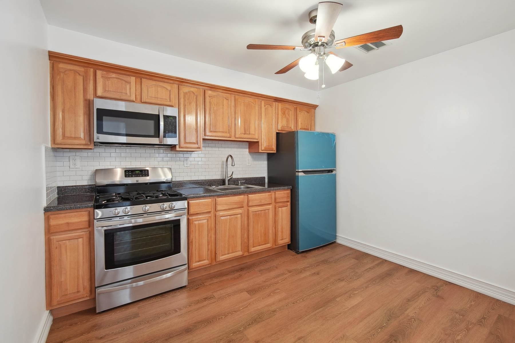 140 Hopkins Avenue, unit 3 