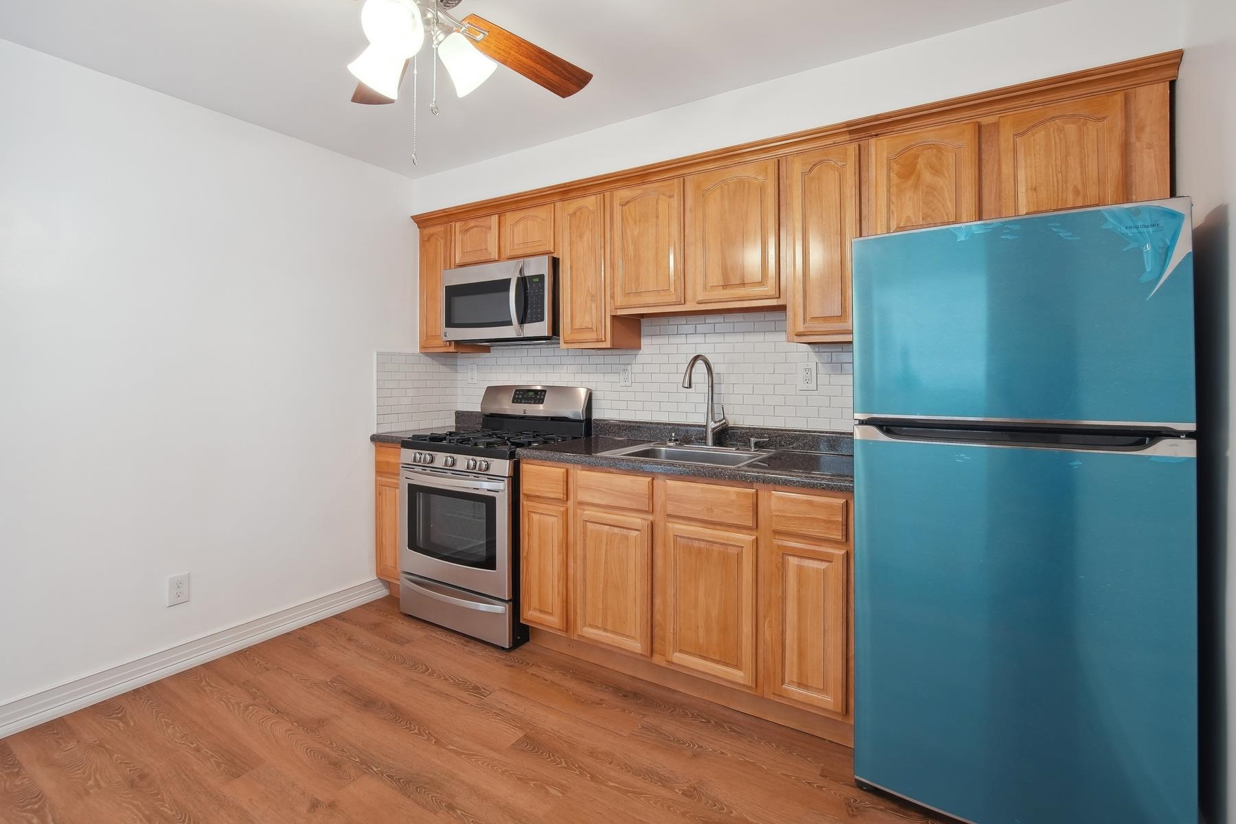 140 Hopkins Avenue, unit 3 