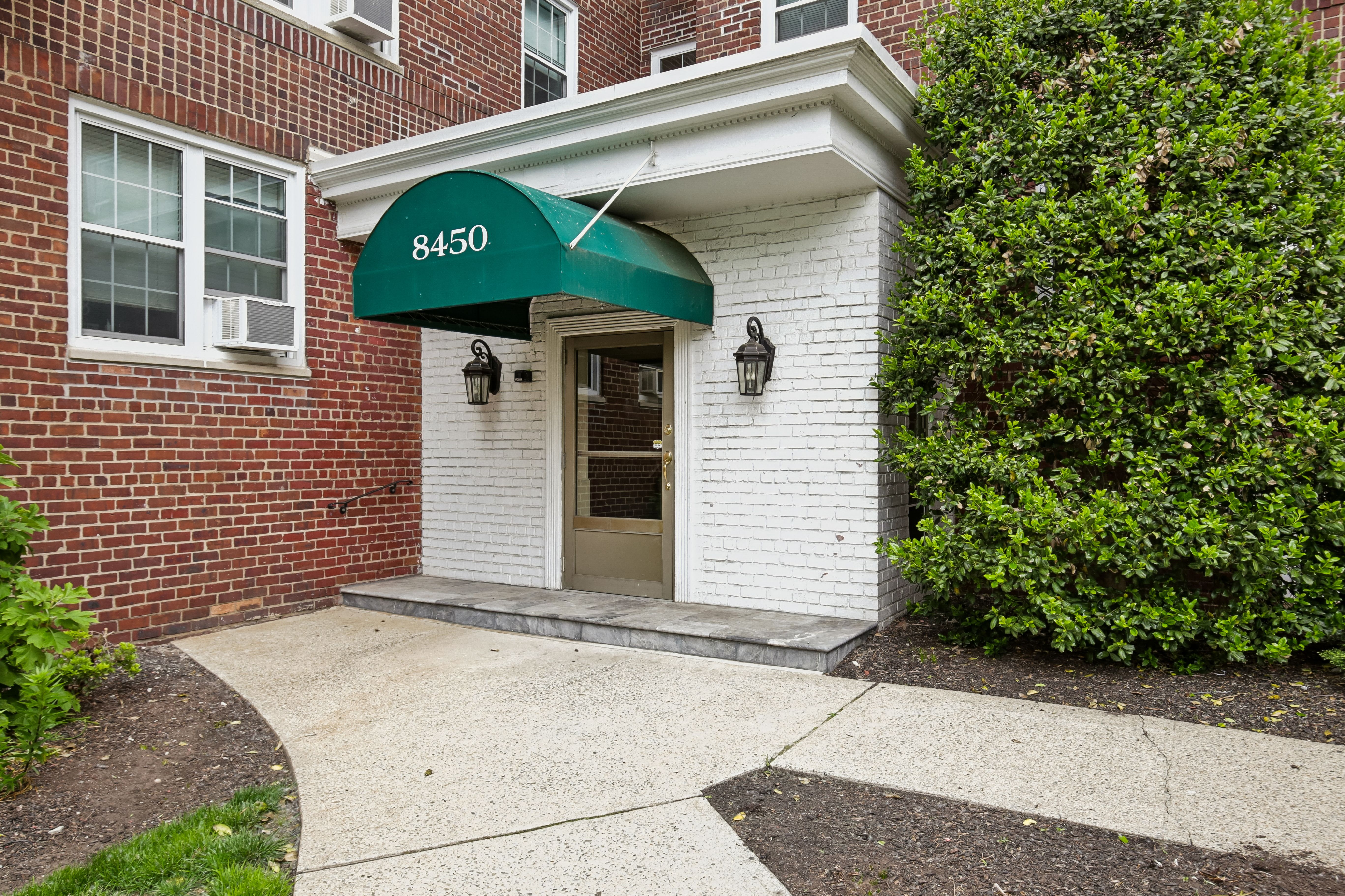 8450 Blvd East  #3B 