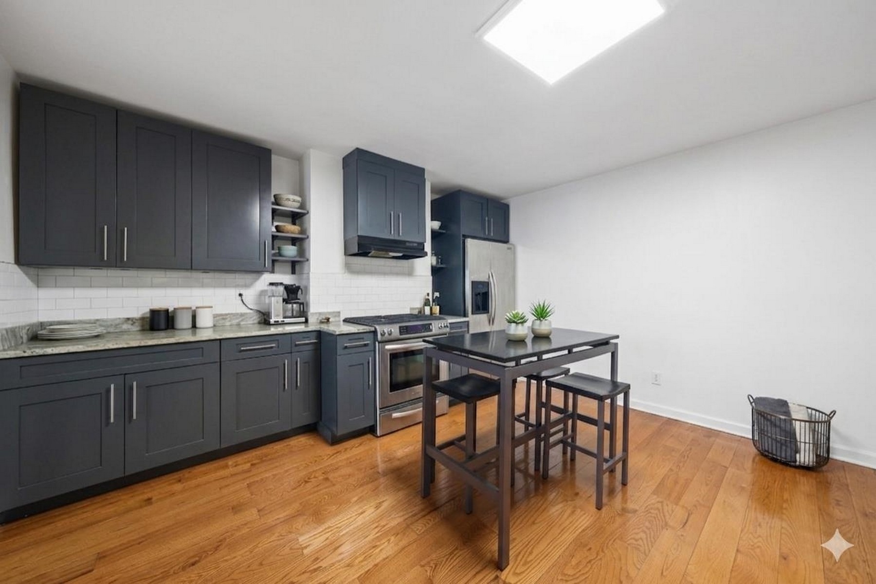 610 New York Ave  1R 