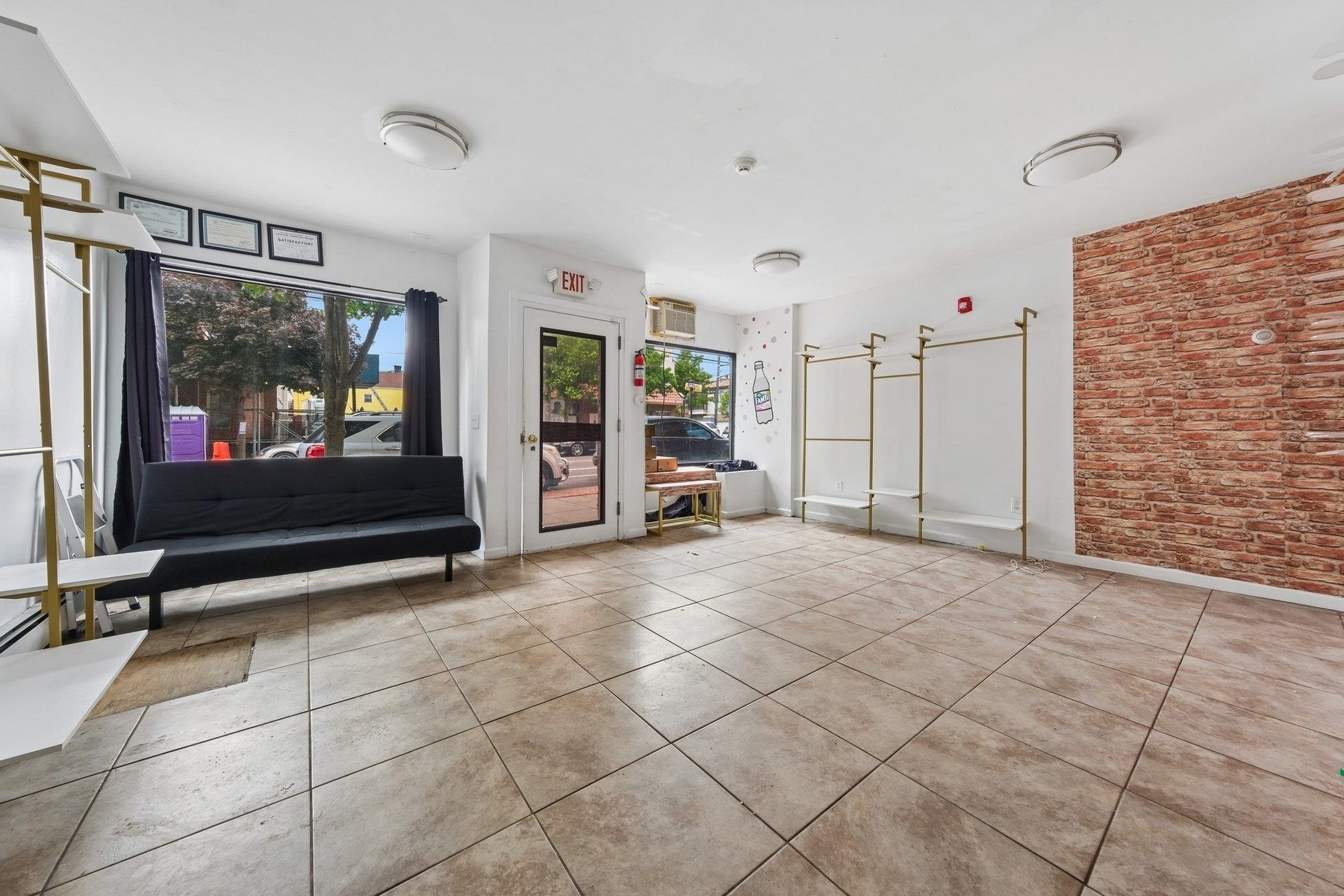 610 New York Ave  1R 
