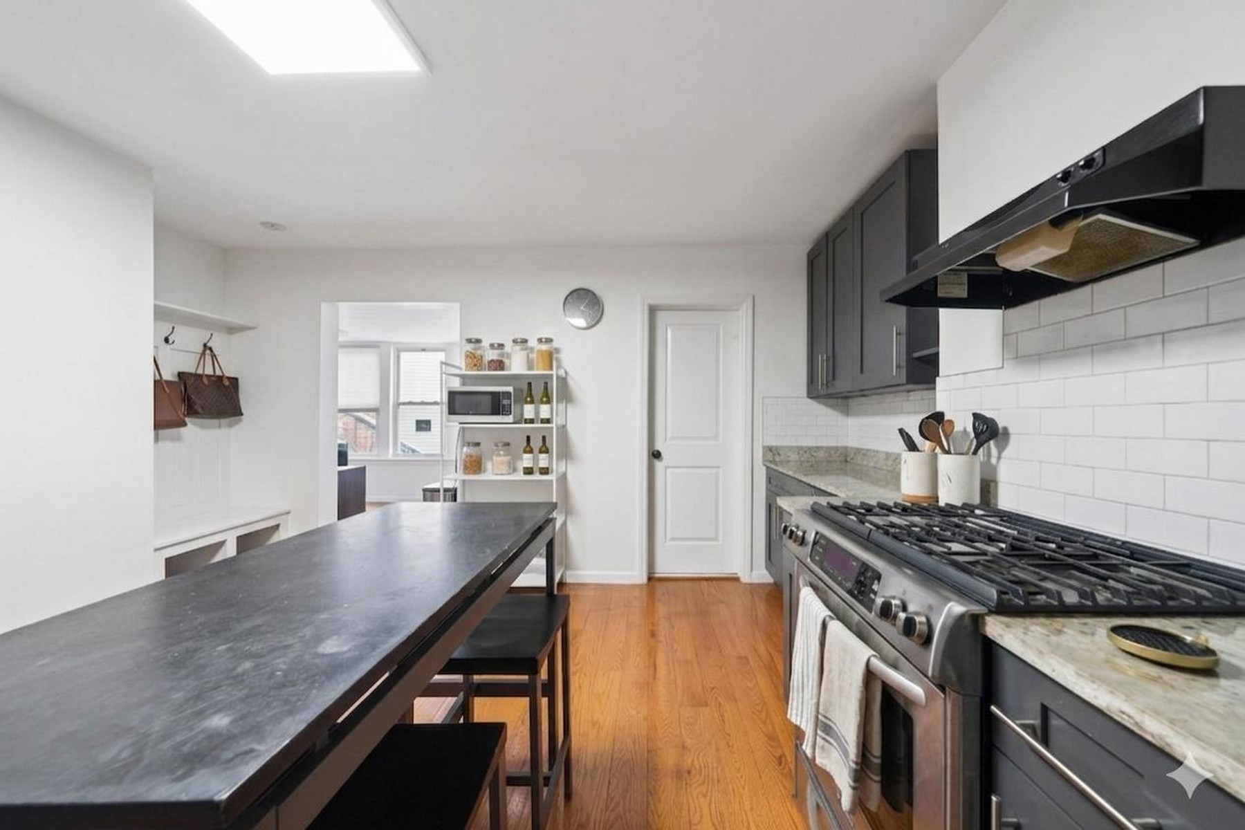 610 New York Ave  1R 