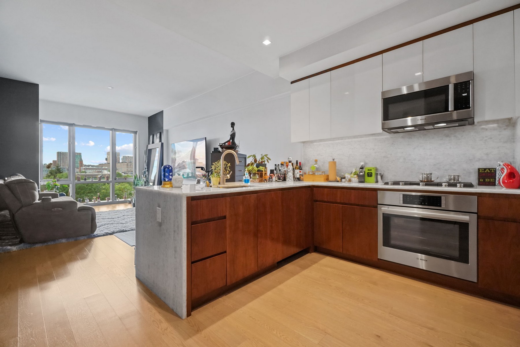 75 Park Lane South, unit 303 