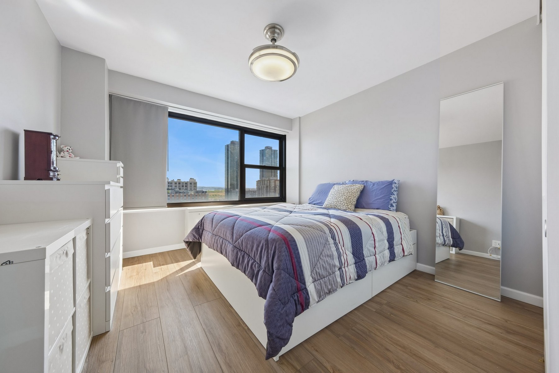 135 Montgomery St Unit# 18-