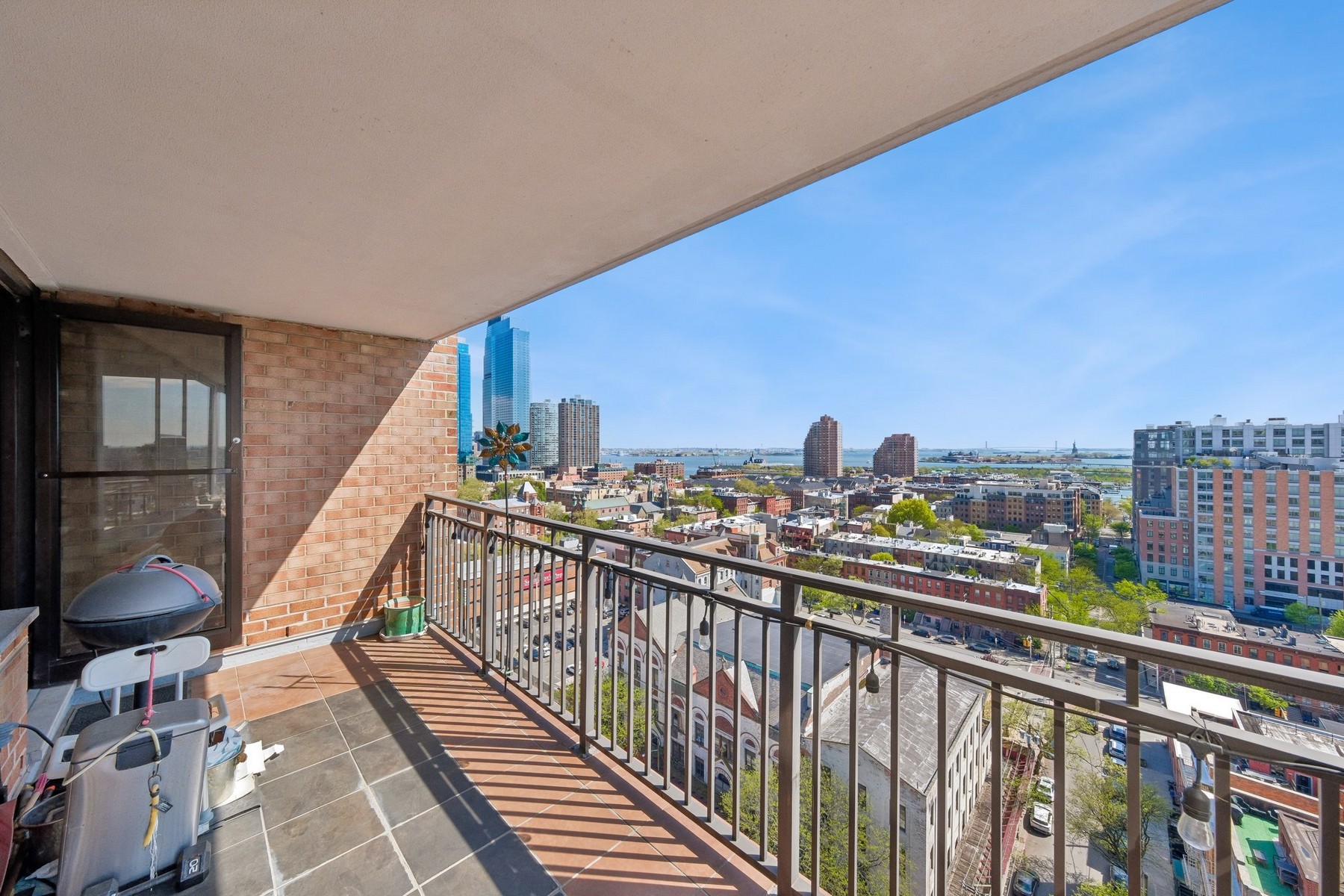 135 Montgomery St Unit# 18-