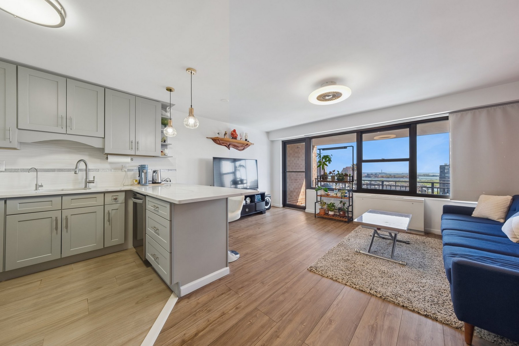135 Montgomery St Unit# 18-