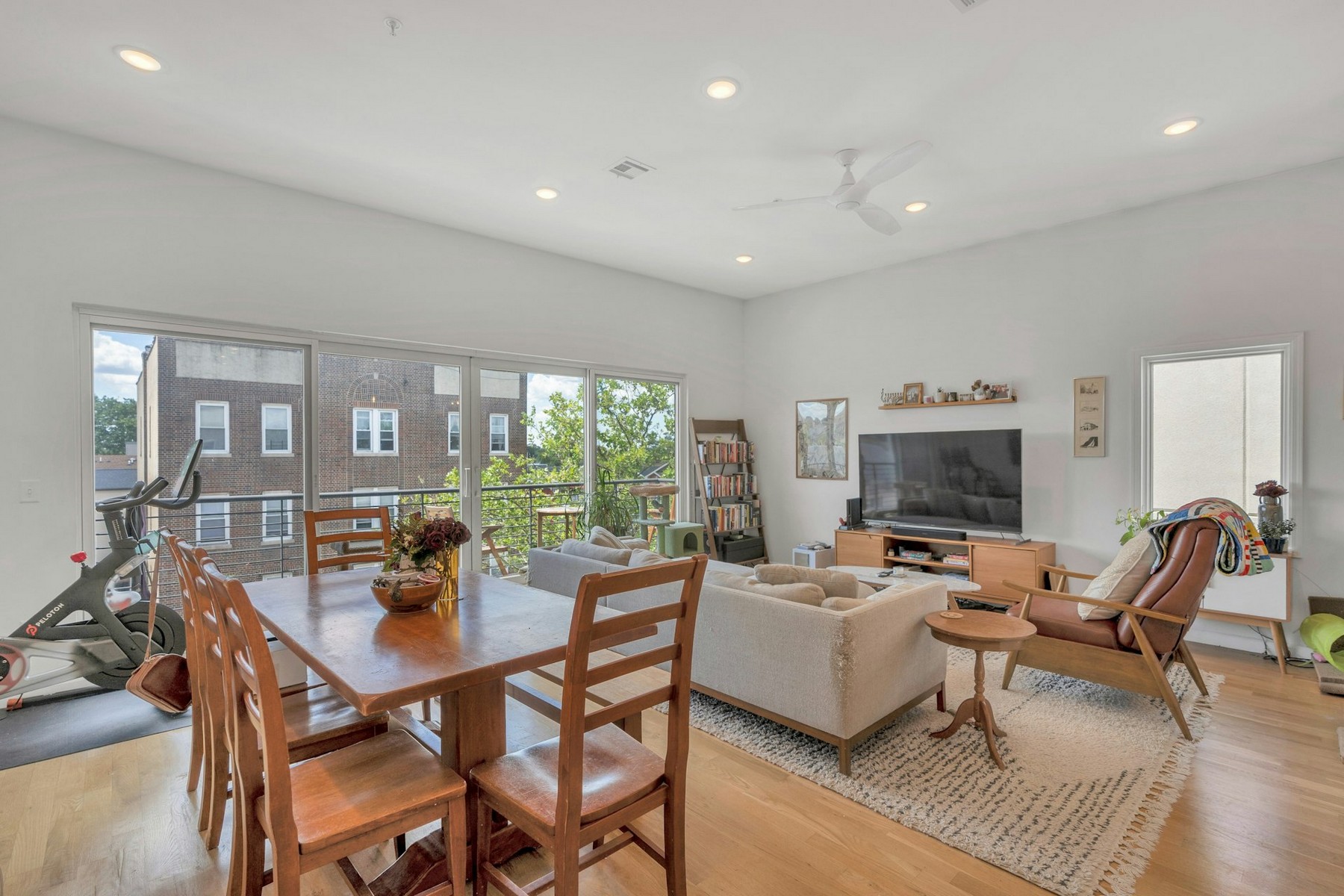 936 Pavonia Ave #4A 