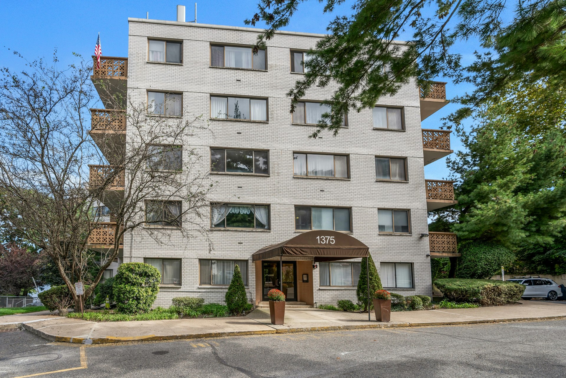 1375 River Road, #LG 