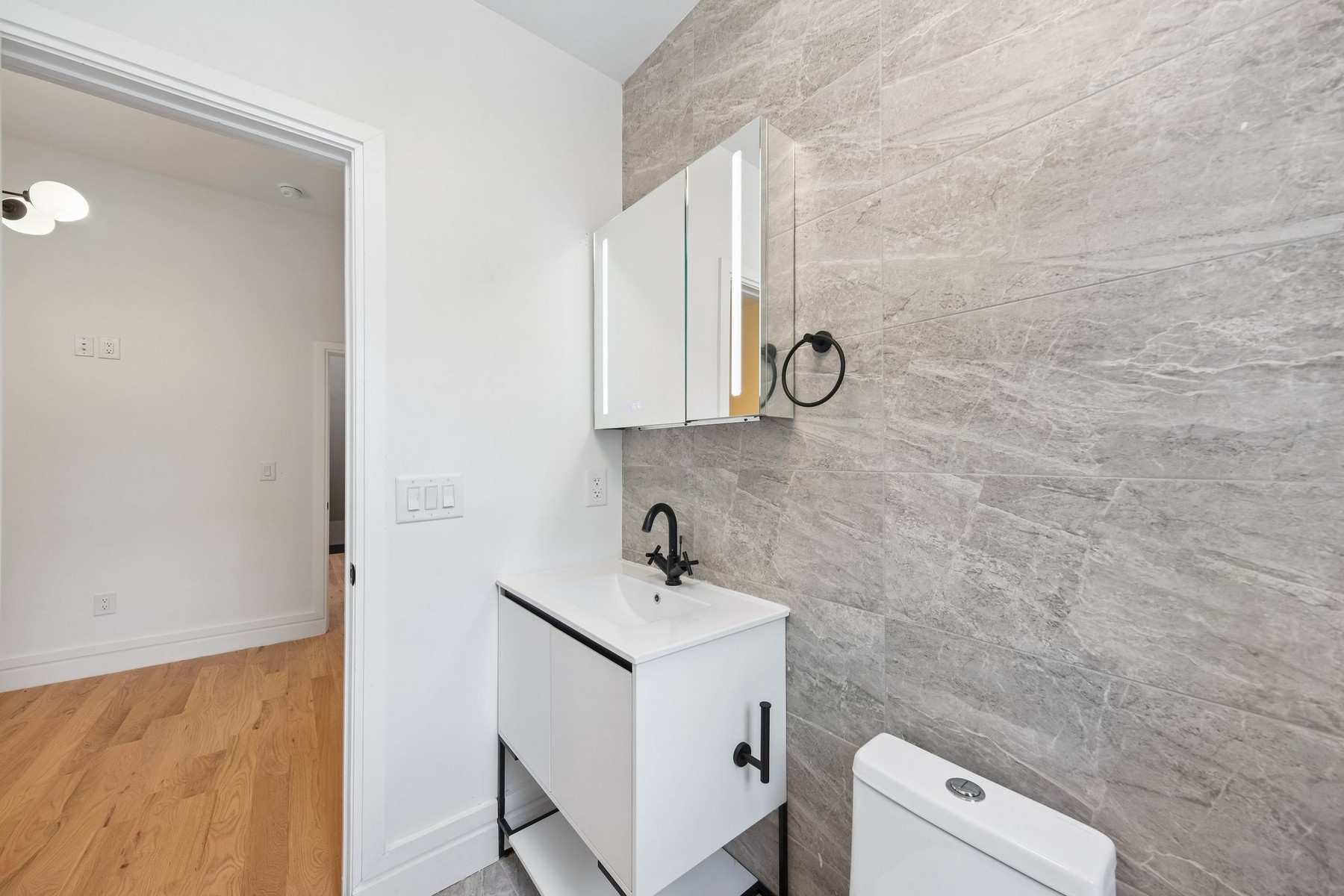 113 Lincoln Street, unit 1R 