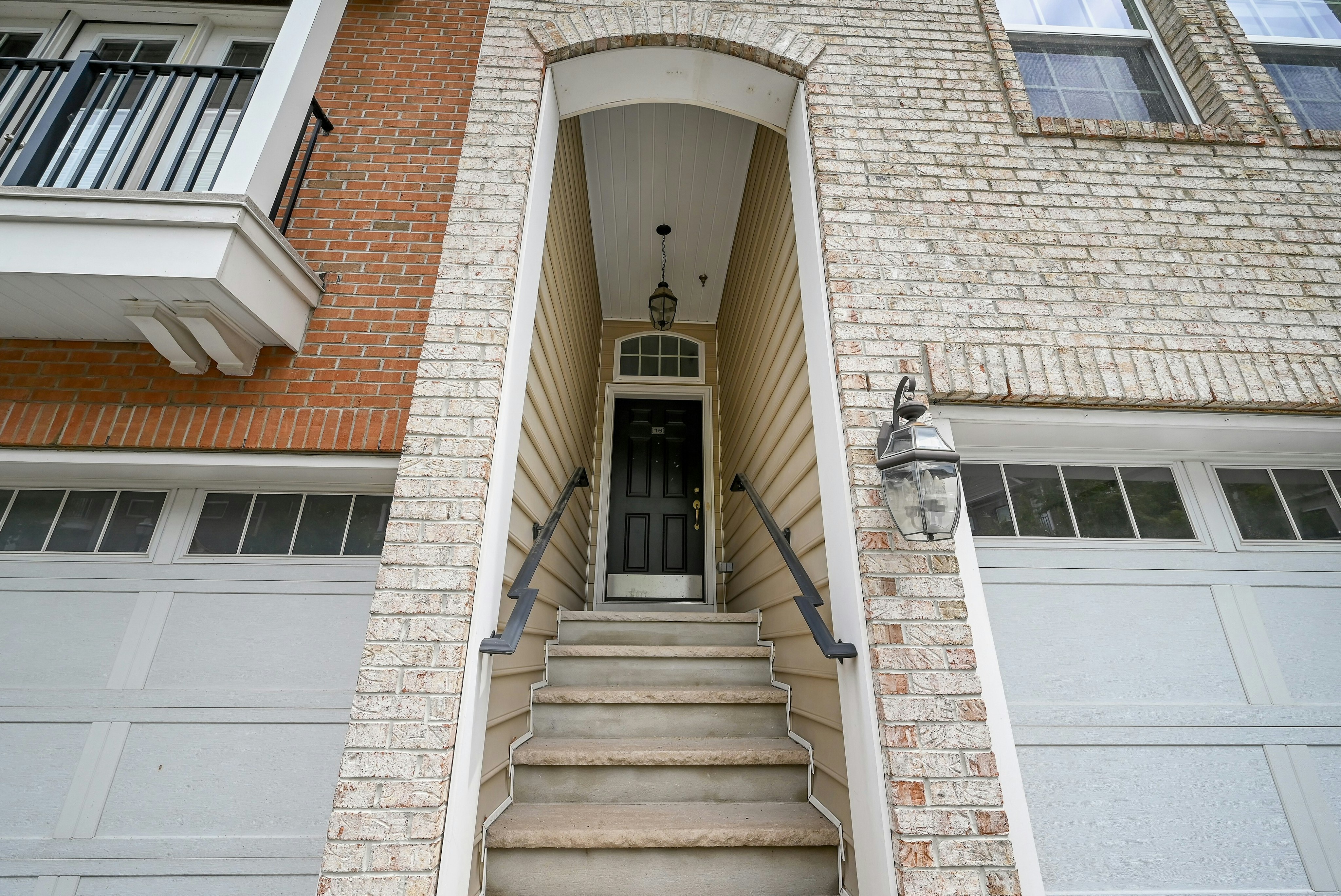16 Creekside Court Apt #16 