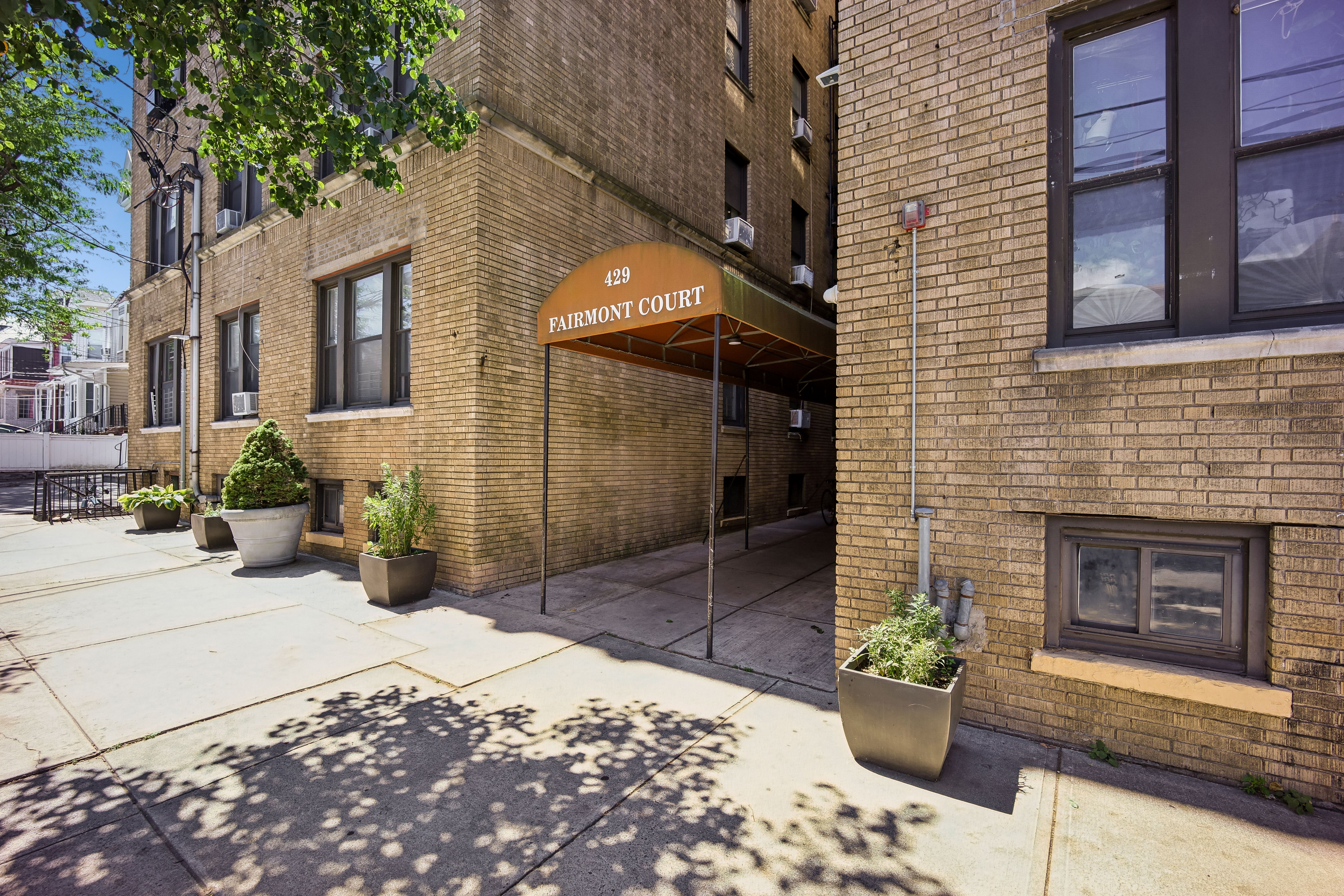 429 Fairmount Ave  #104 