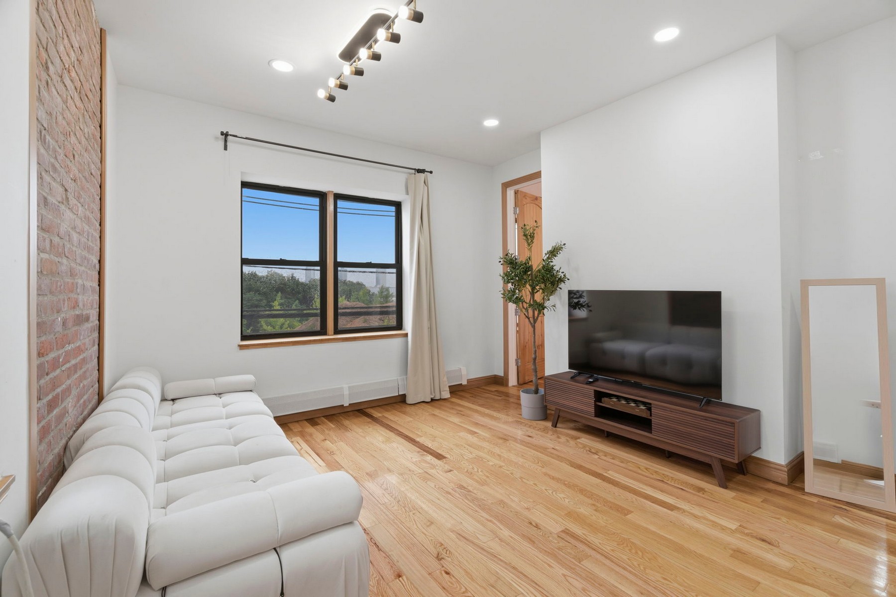25 High St Unit# 3