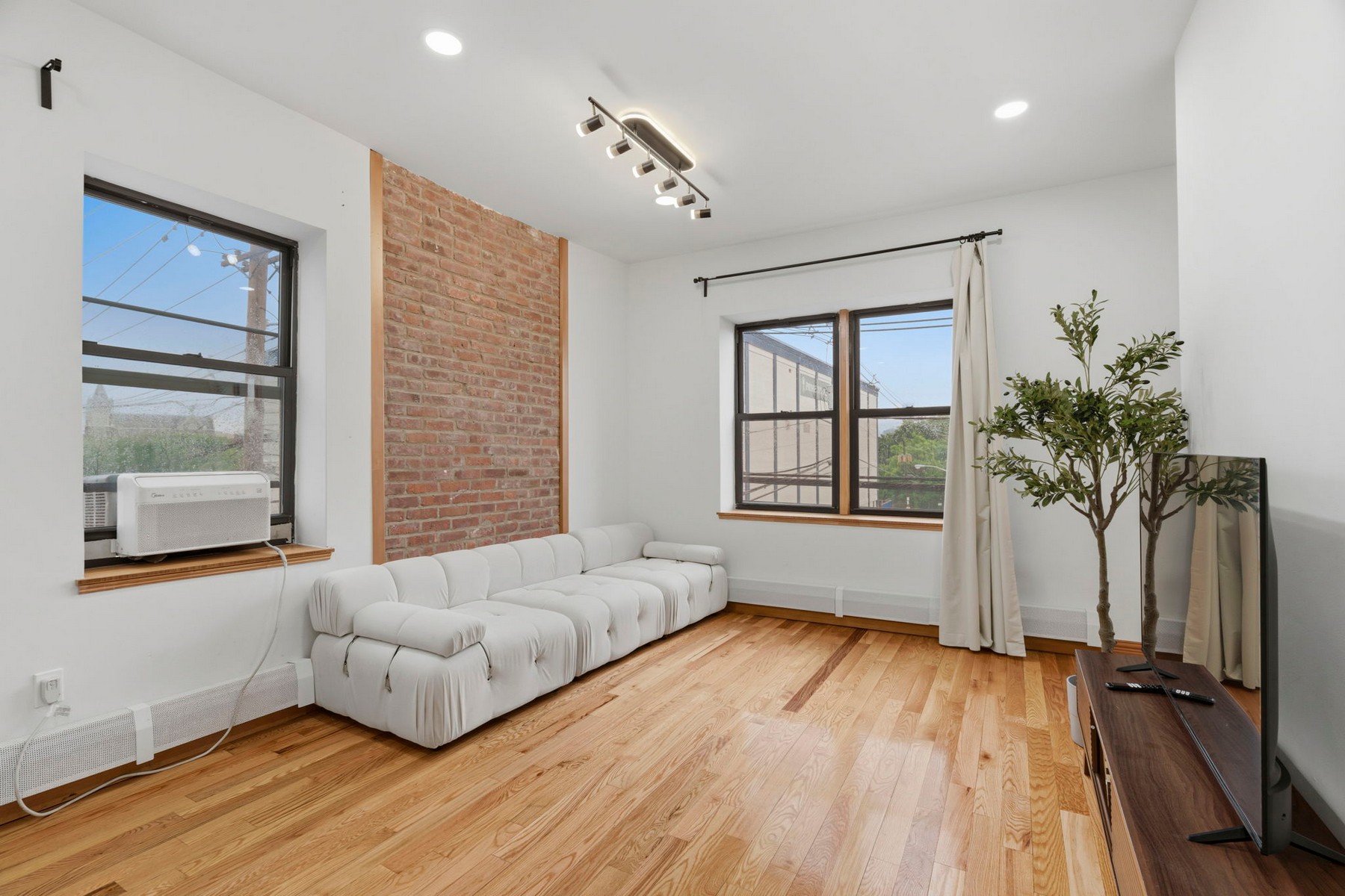 25 High St Unit# 3