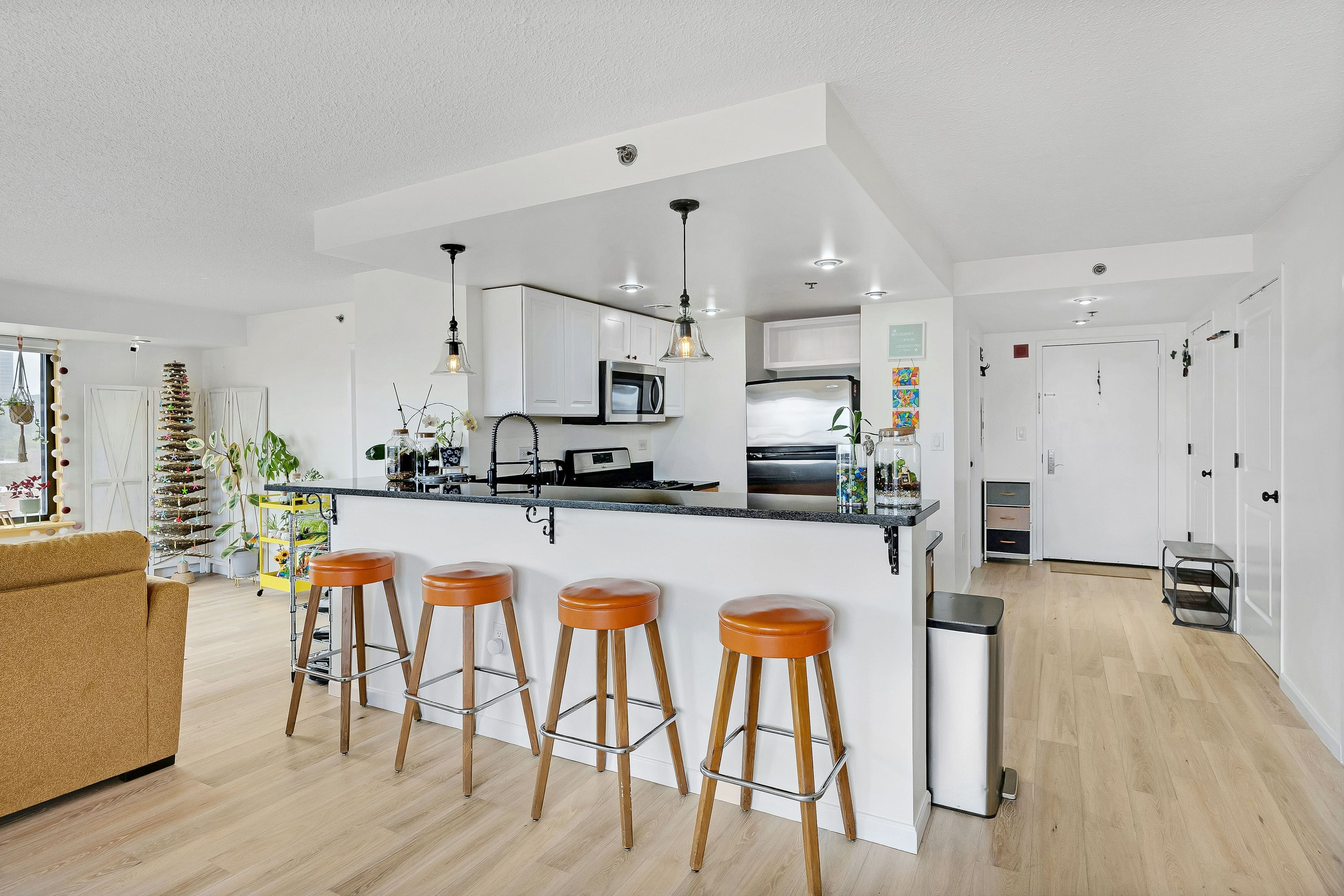 700 1st St. #6H 