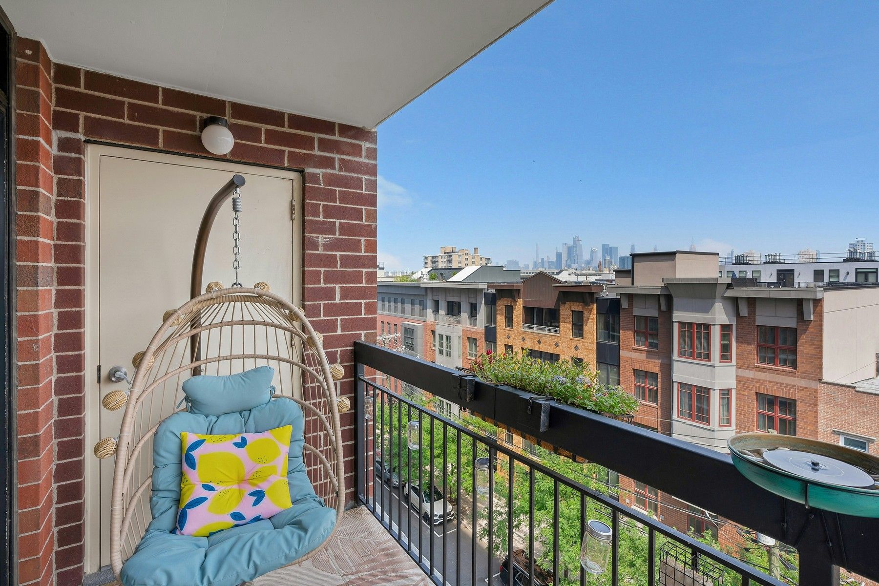 700 1st St. #6H 