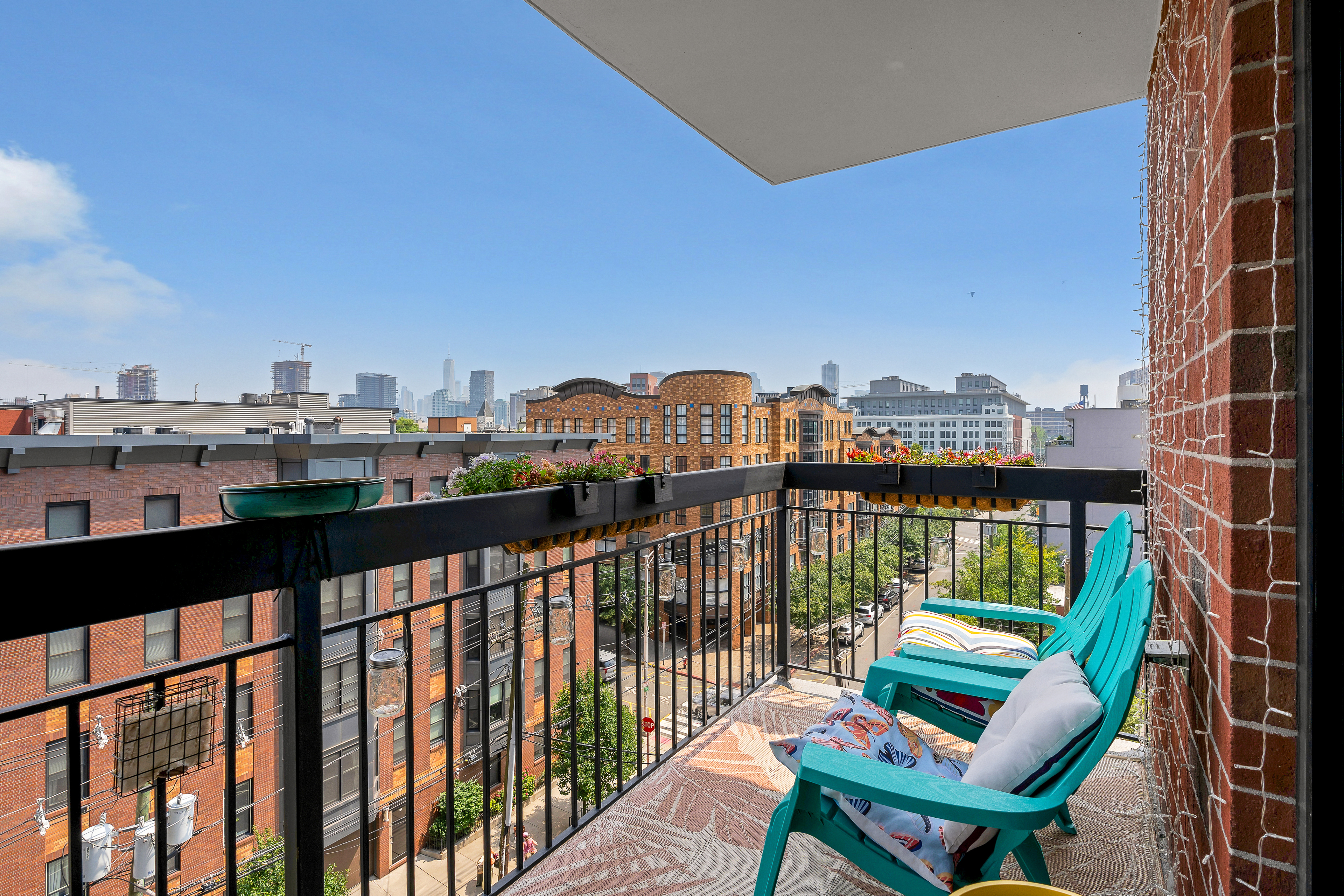 700 1st St. #6H 