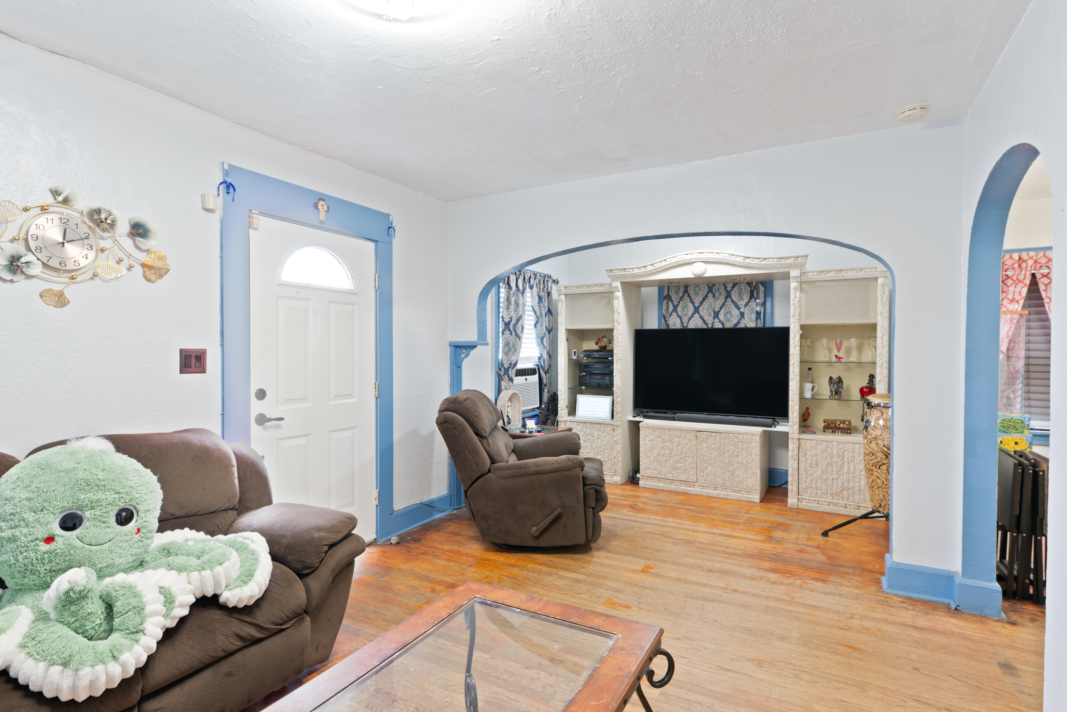 276 E 26th Street 