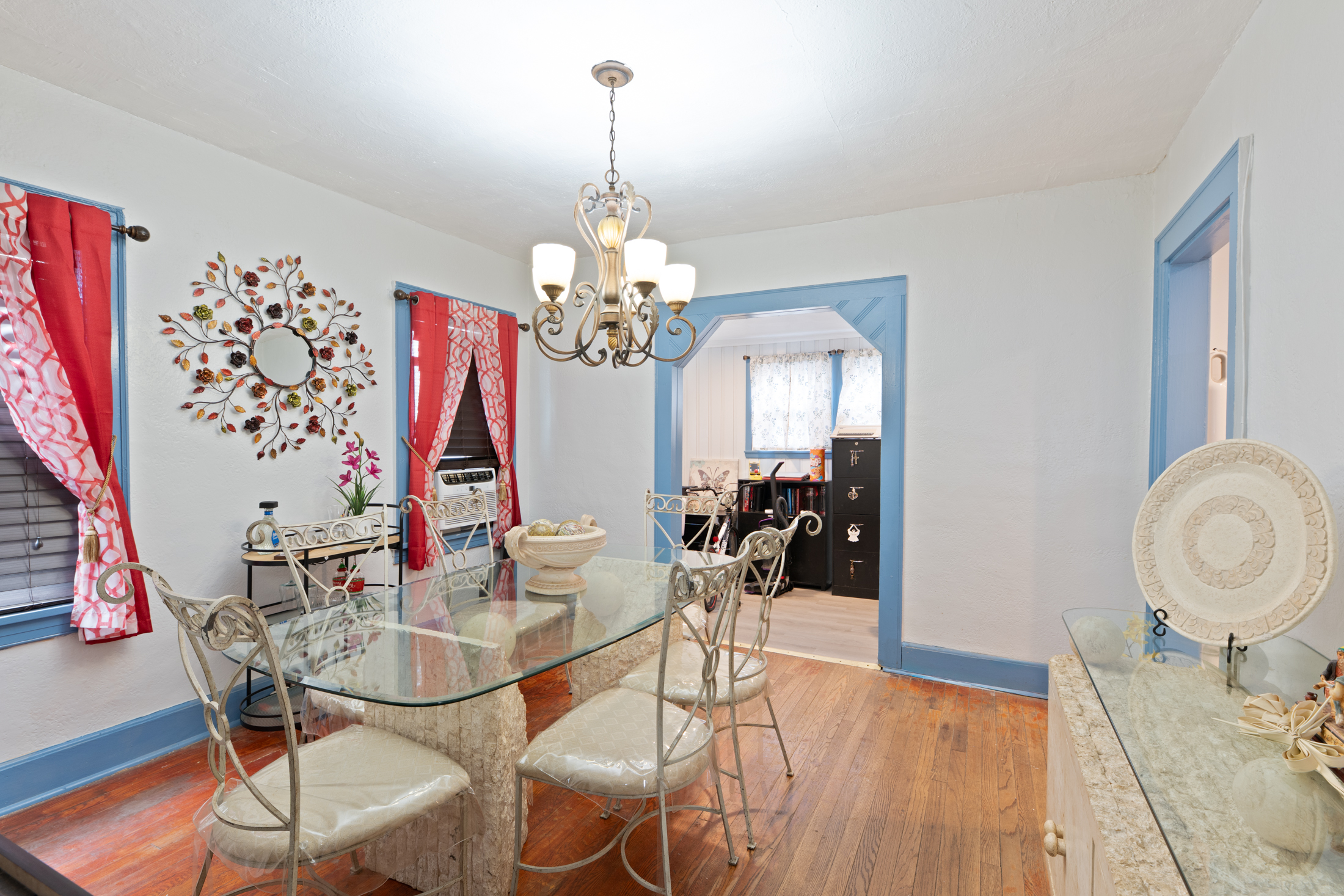276 E 26th Street 