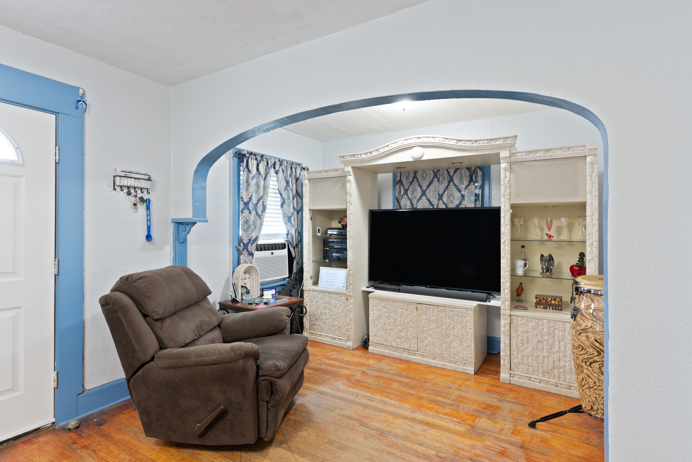 276 E 26th Street 