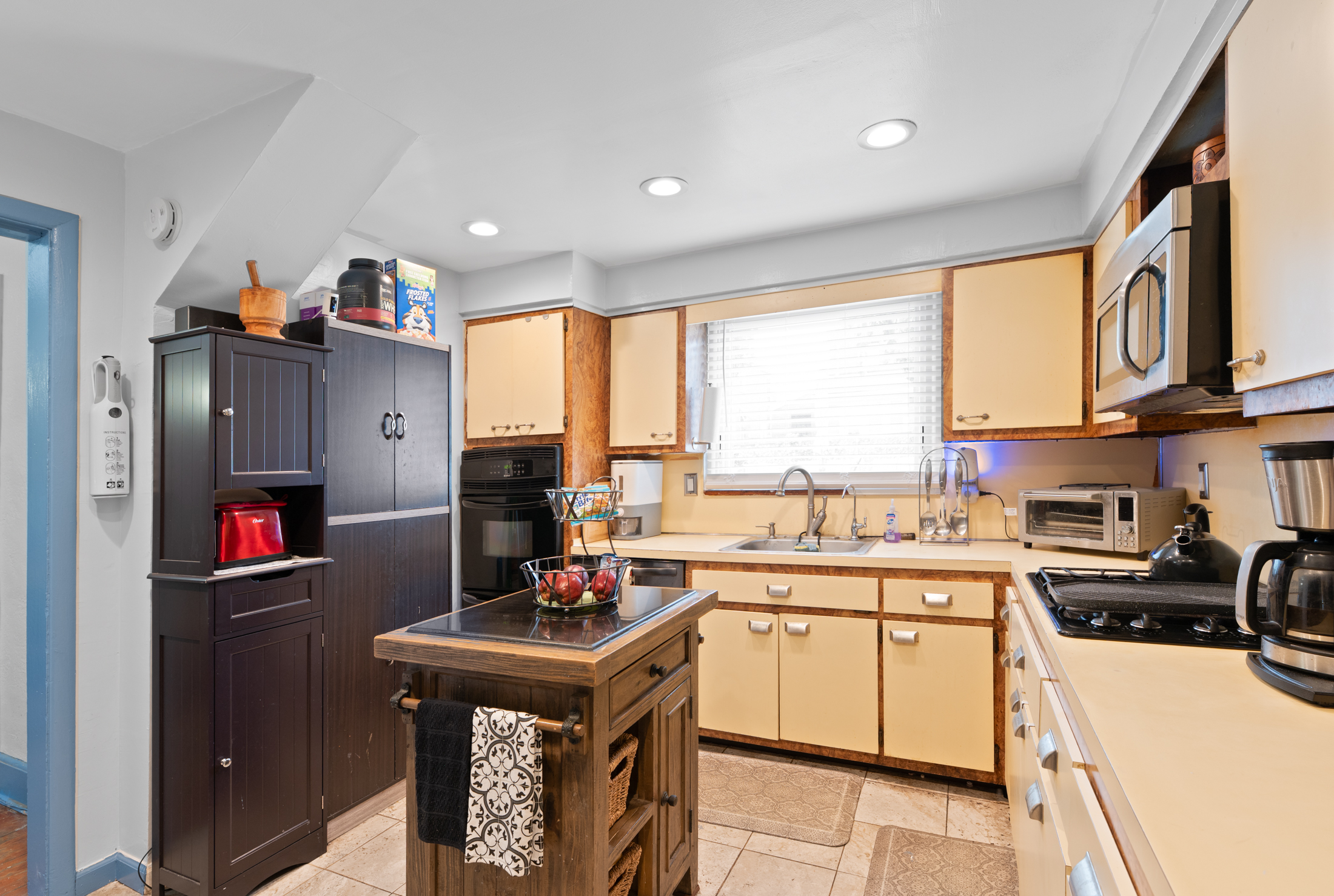 276 E 26th Street 