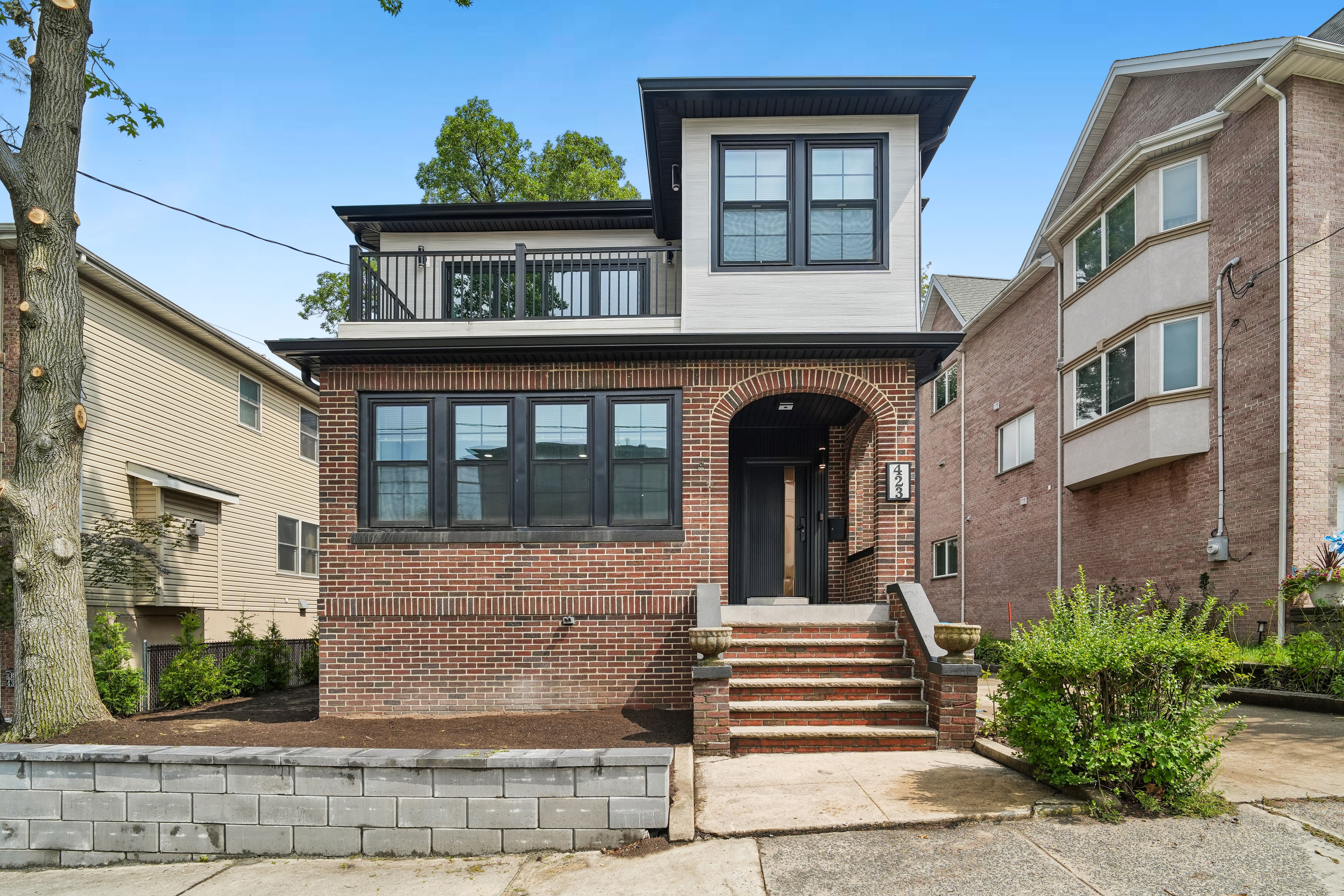 423 Aurora Ave 