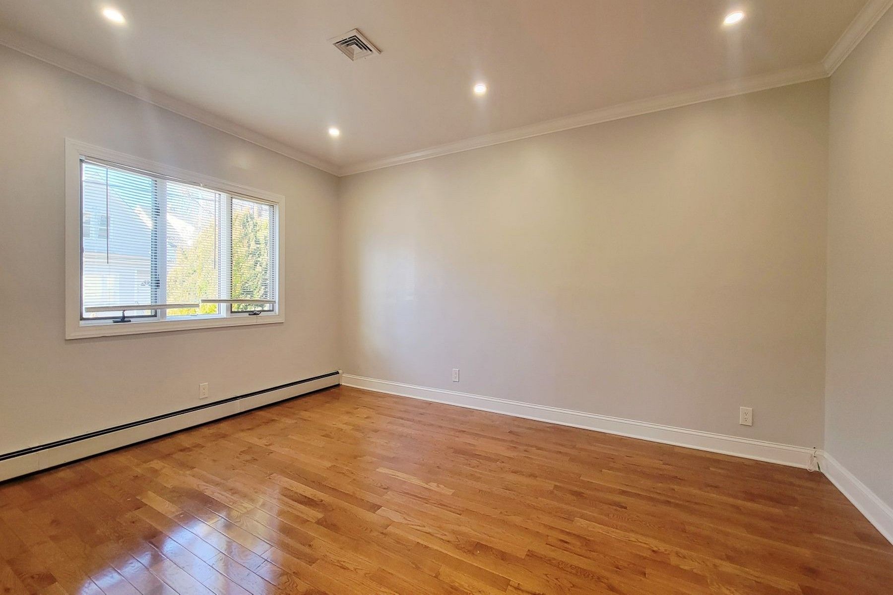 164 Main Unit# 1st floor