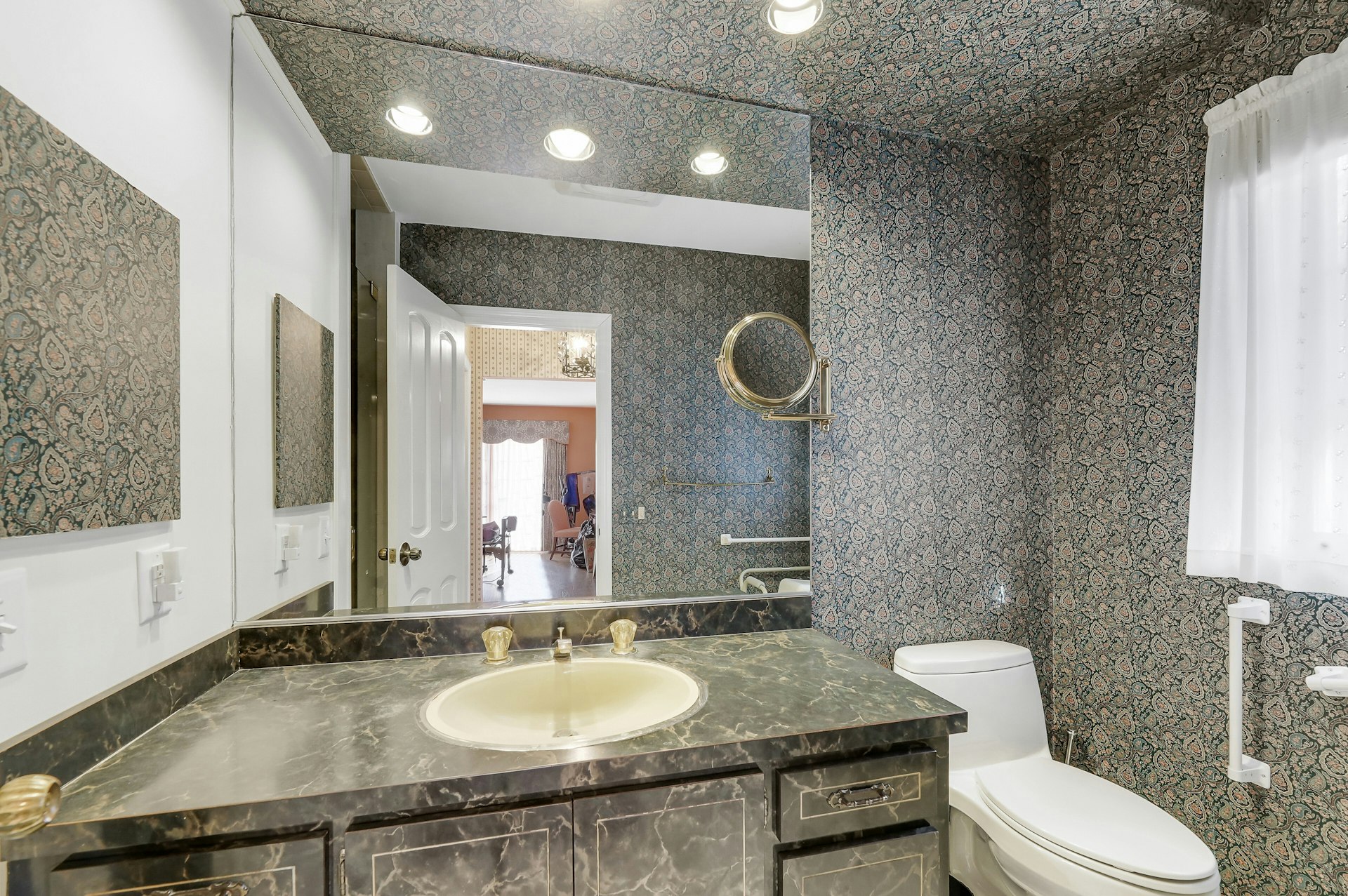 32 Litchfield Way