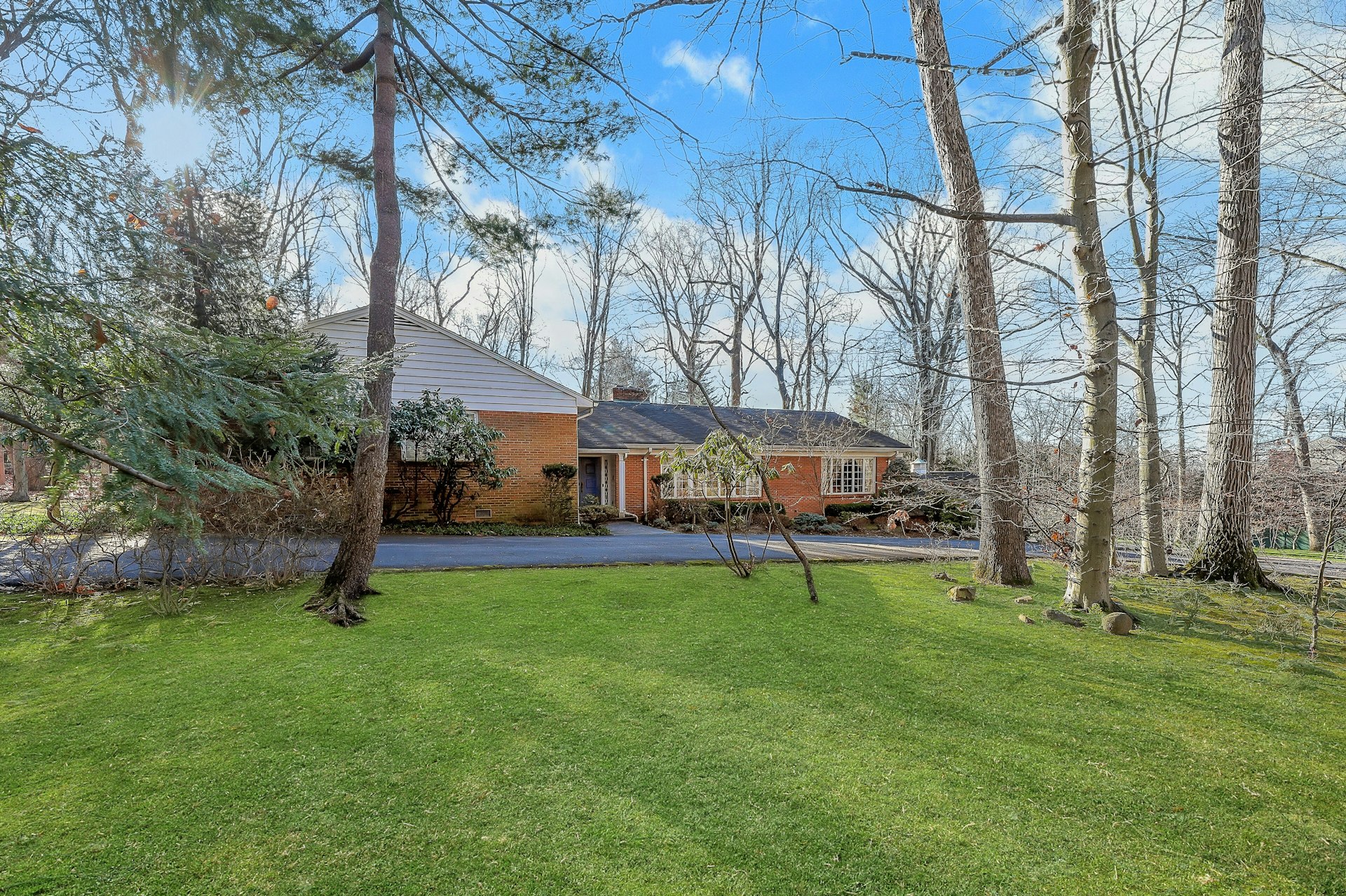 32 Litchfield Way