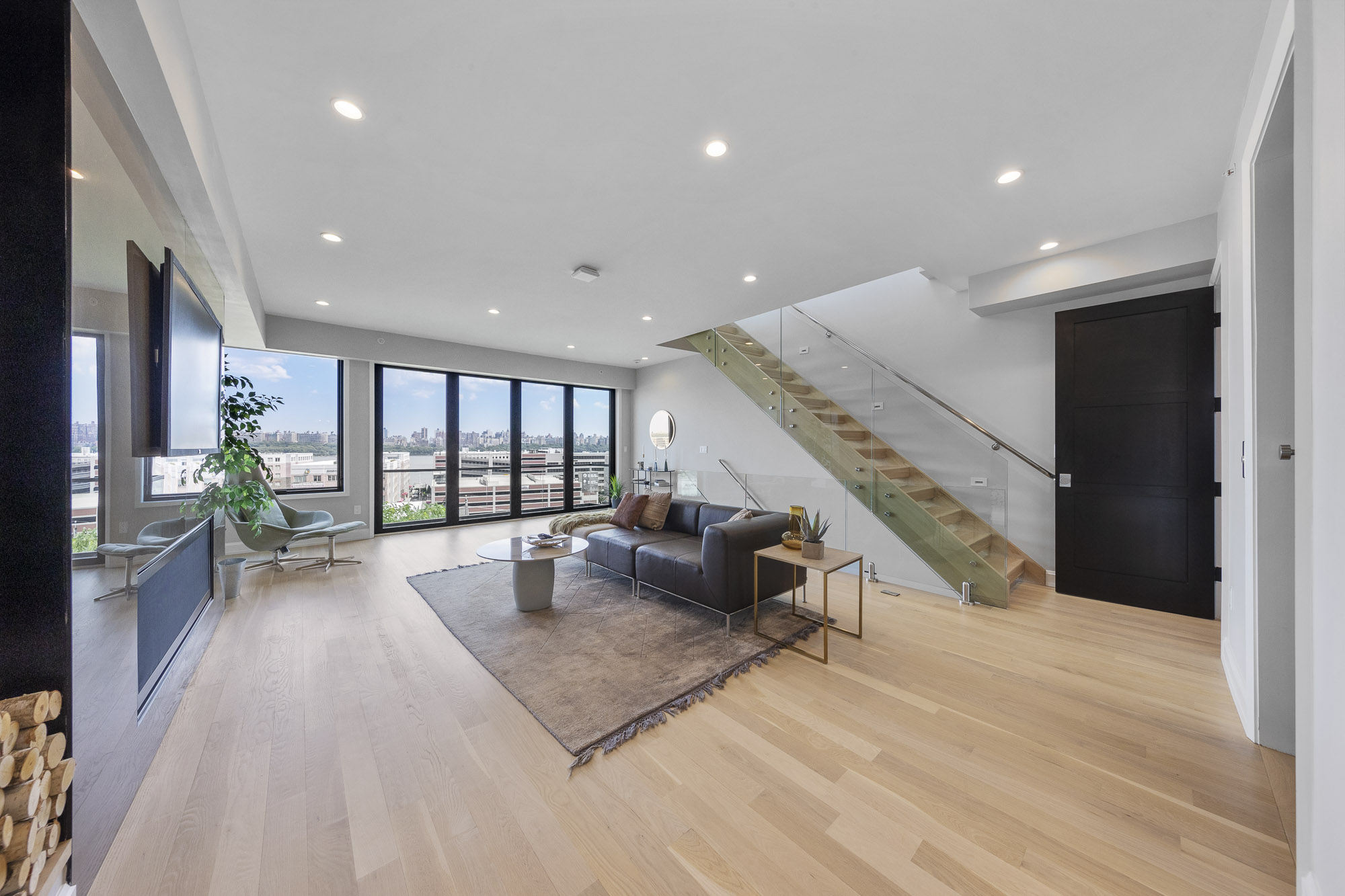 8822 Churchill