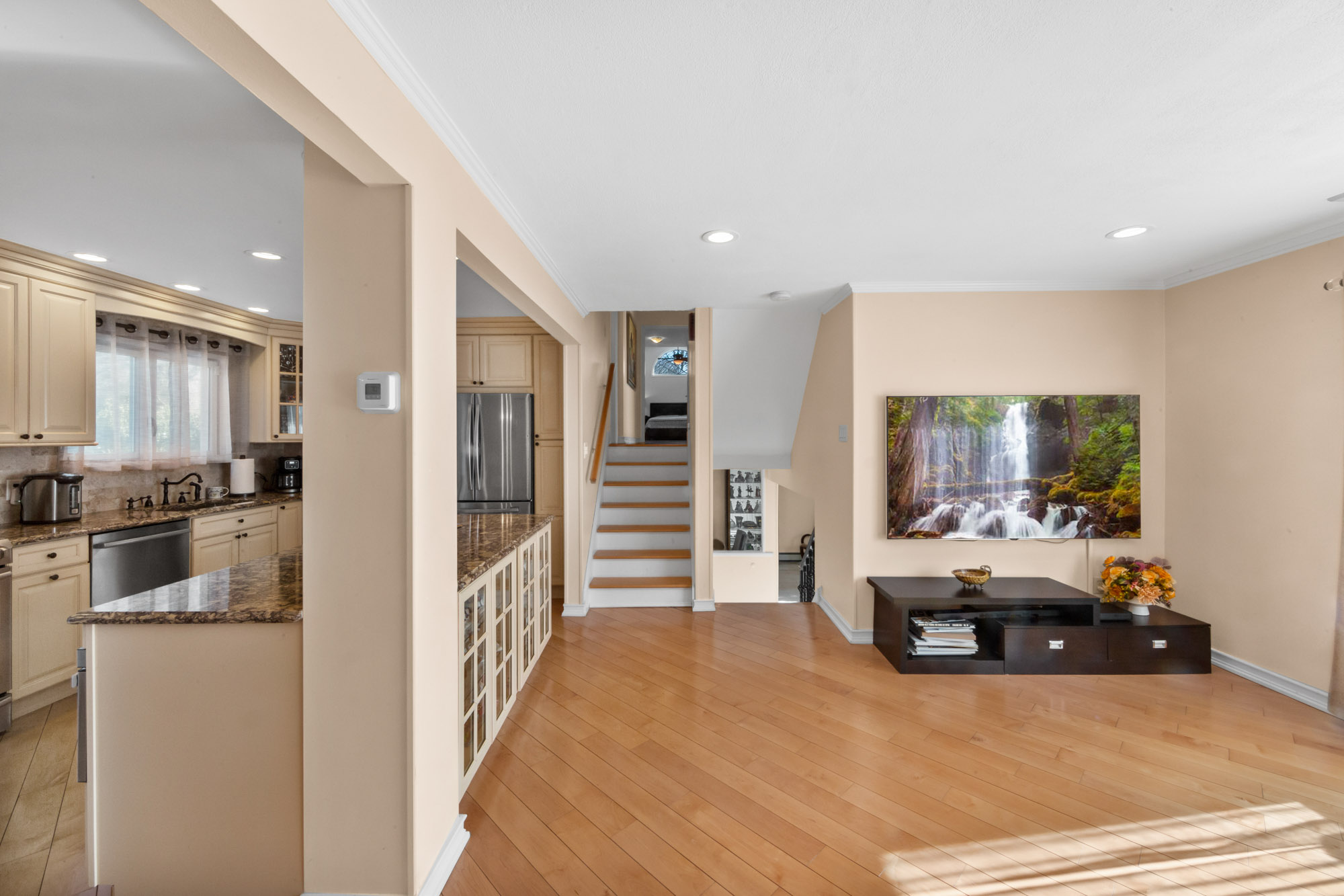 605 Gladys Court