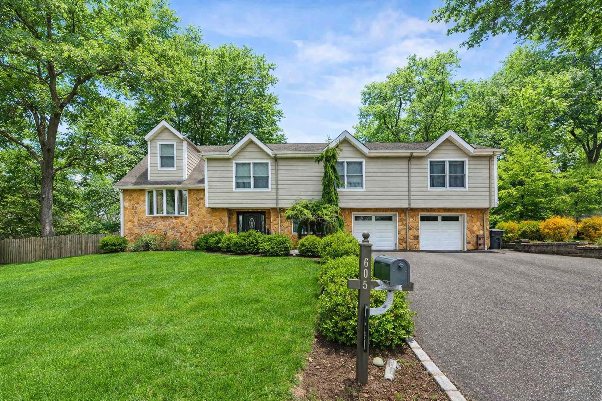 605 Gladys Court