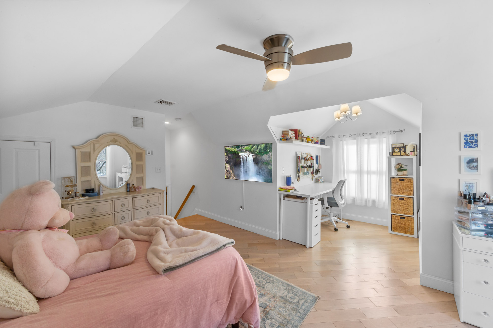 605 Gladys Court