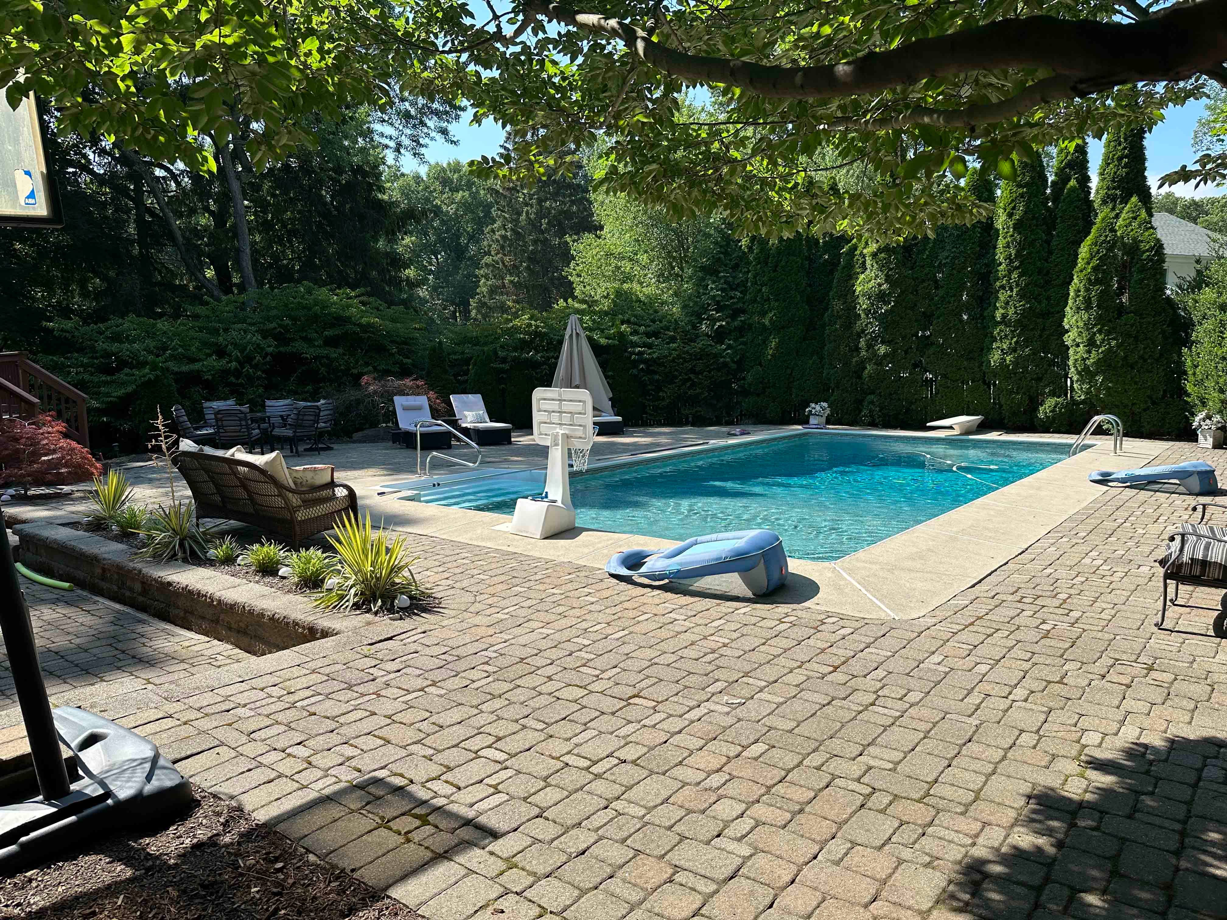 605 Gladys Court